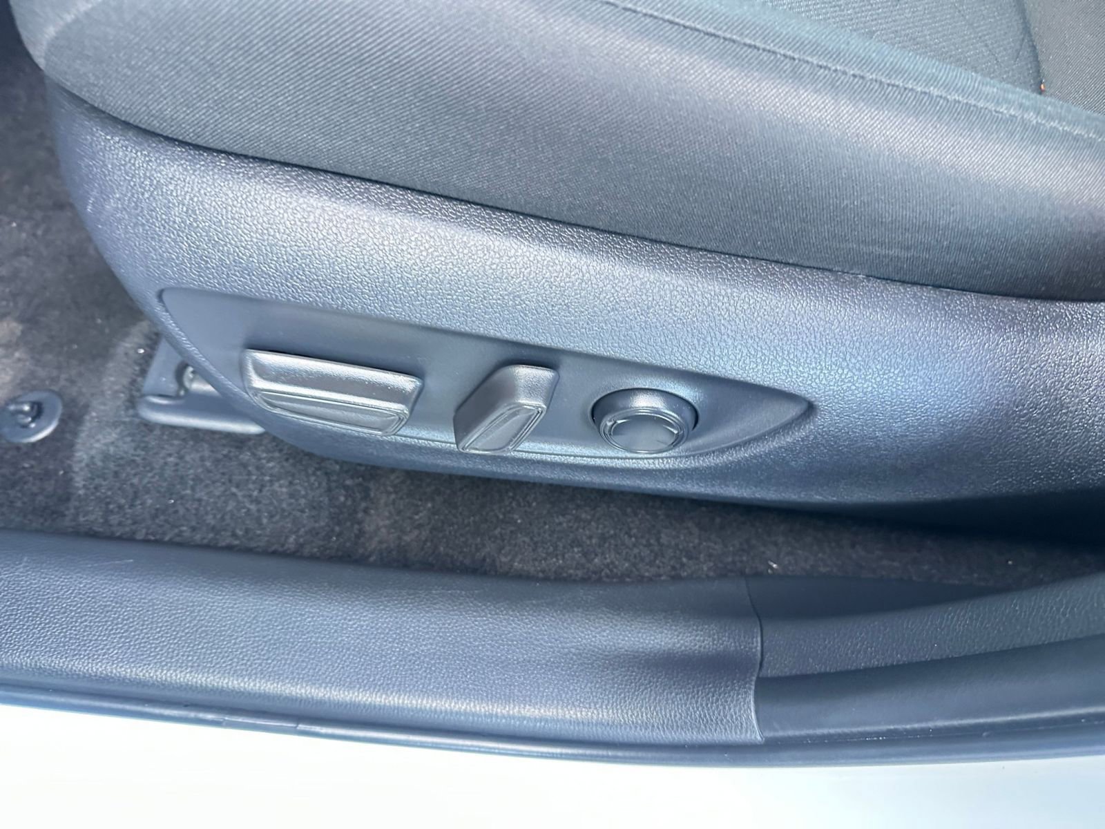 Thumbnail: 2025 Toyota RAV4 - 23