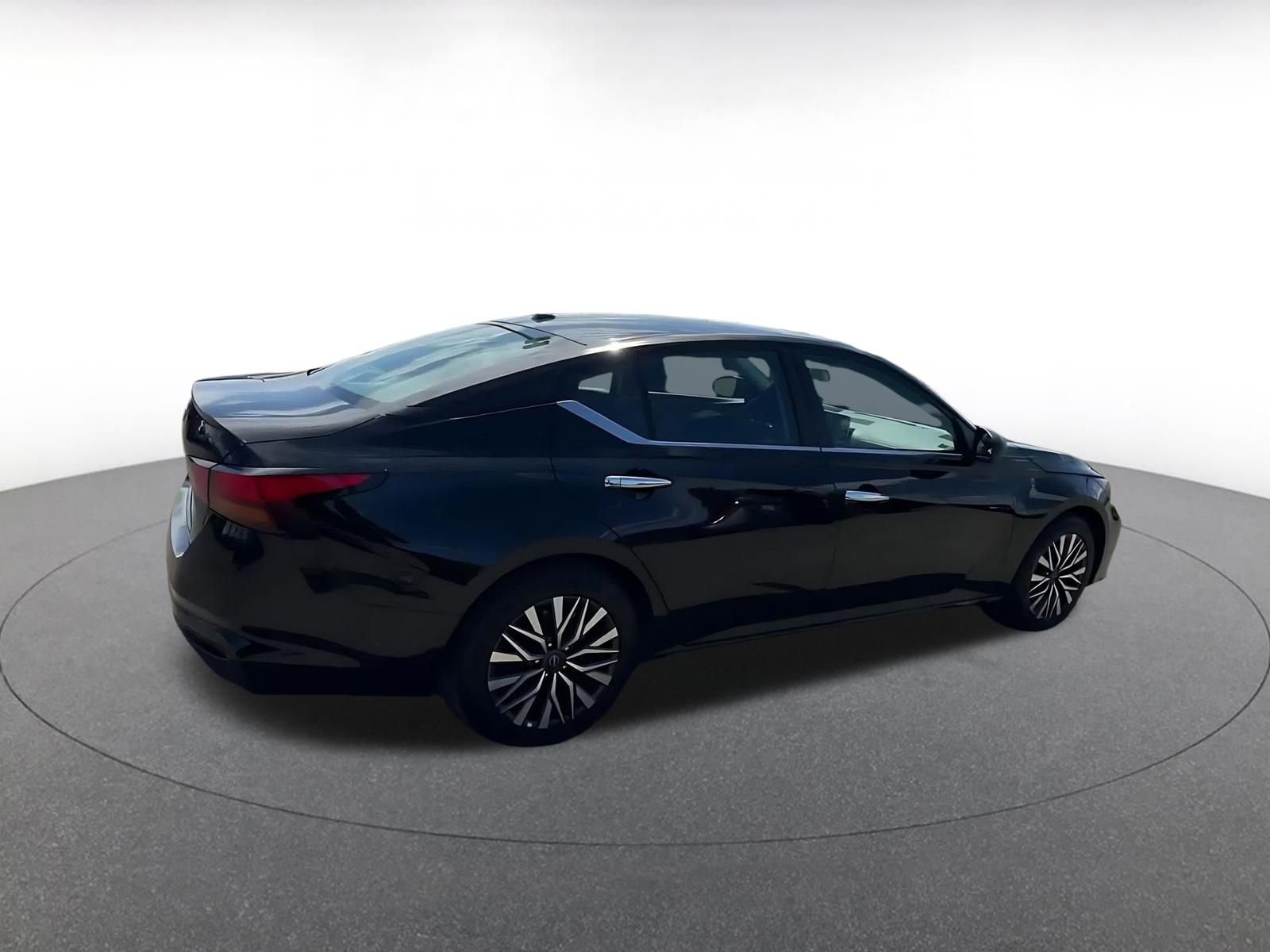 Thumbnail: 2025 Nissan Altima - 14