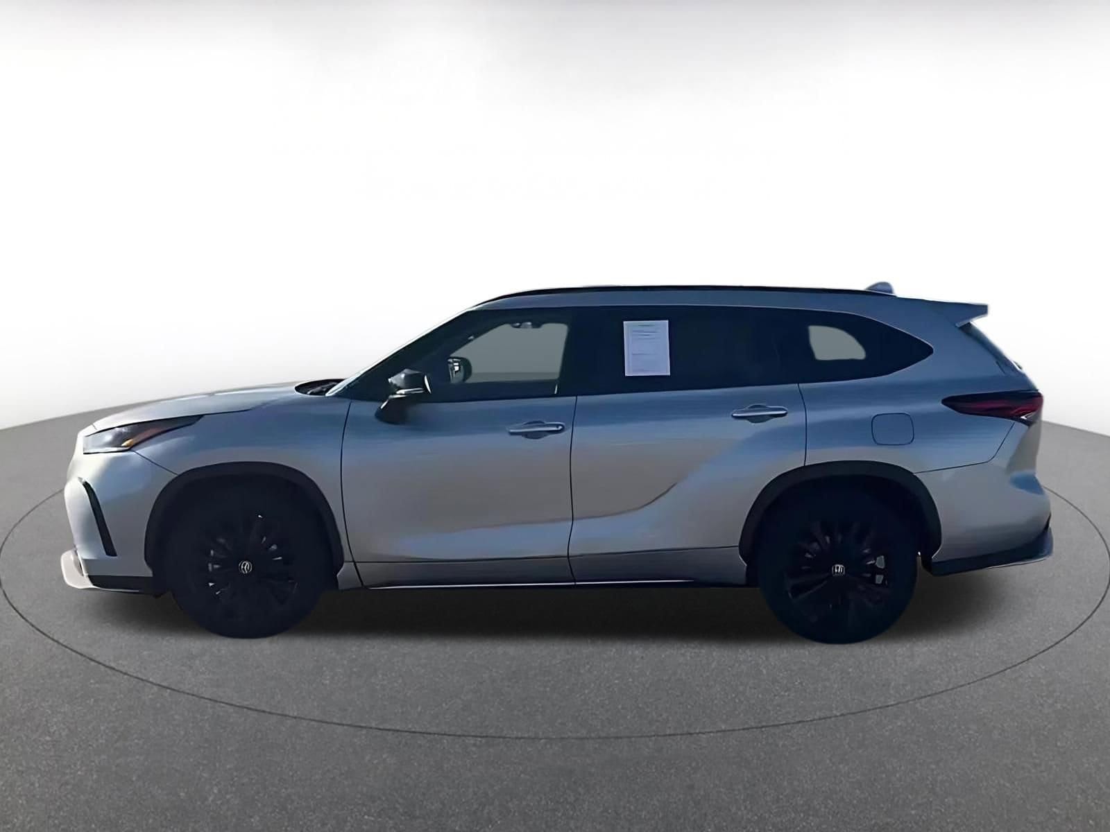 Thumbnail: 2025 Toyota Highlander - 8