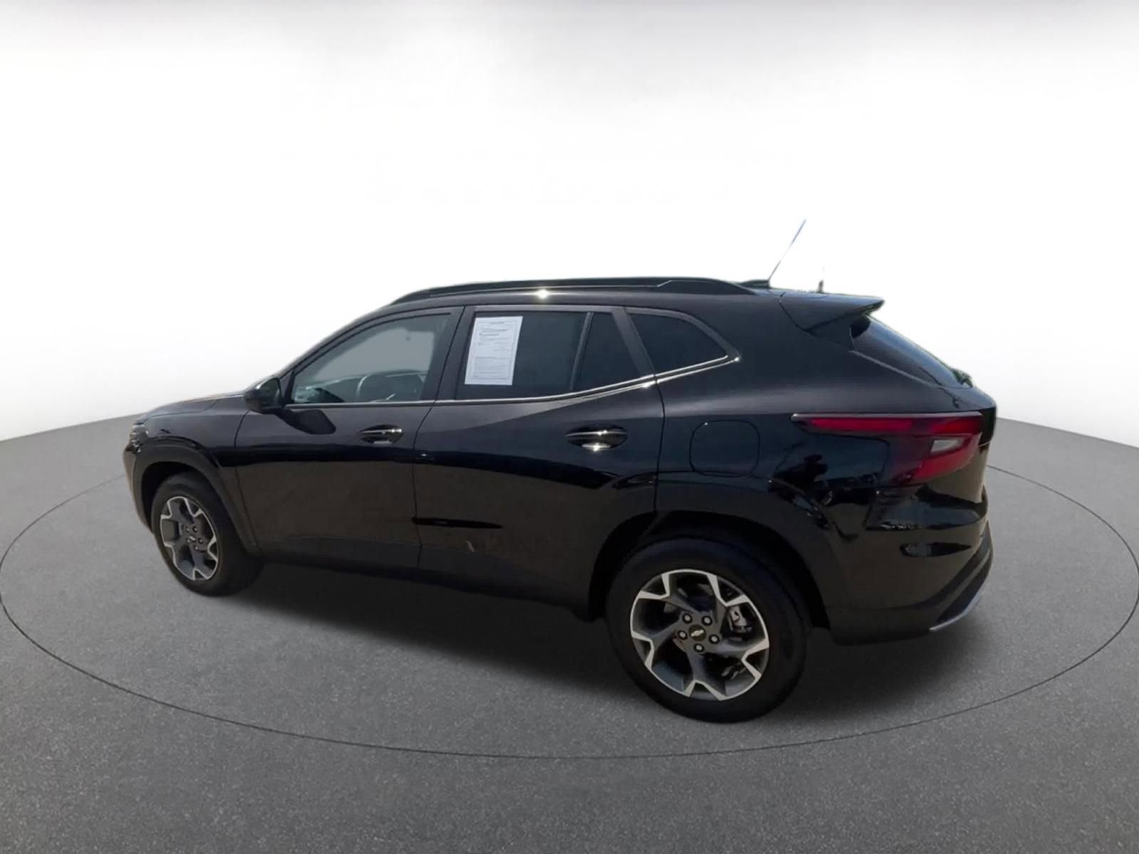 Thumbnail: 2025 Chevrolet Trax - 10