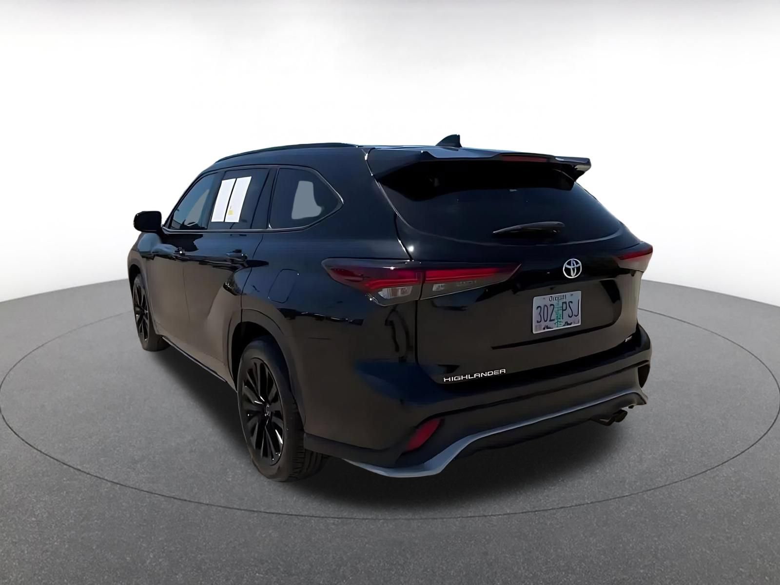 Thumbnail: 2024 Toyota Highlander - 11