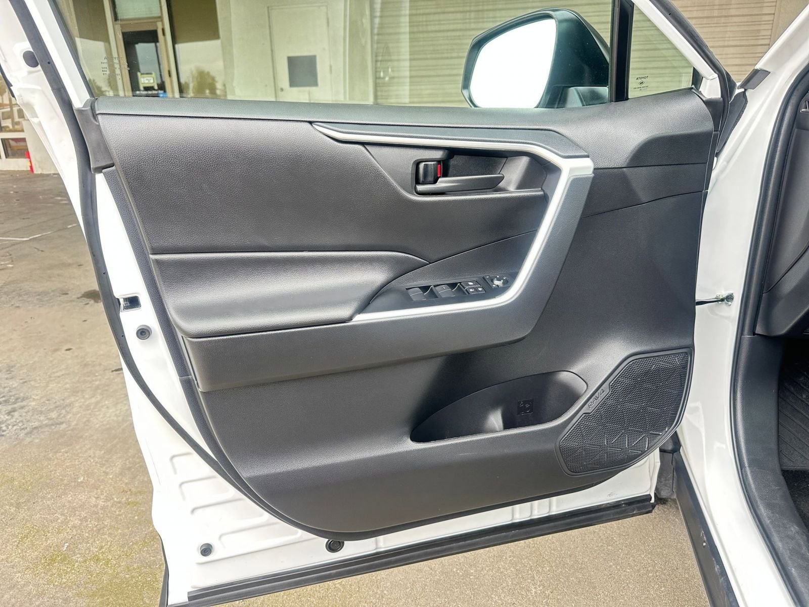 Thumbnail: 2025 Toyota RAV4 - 20