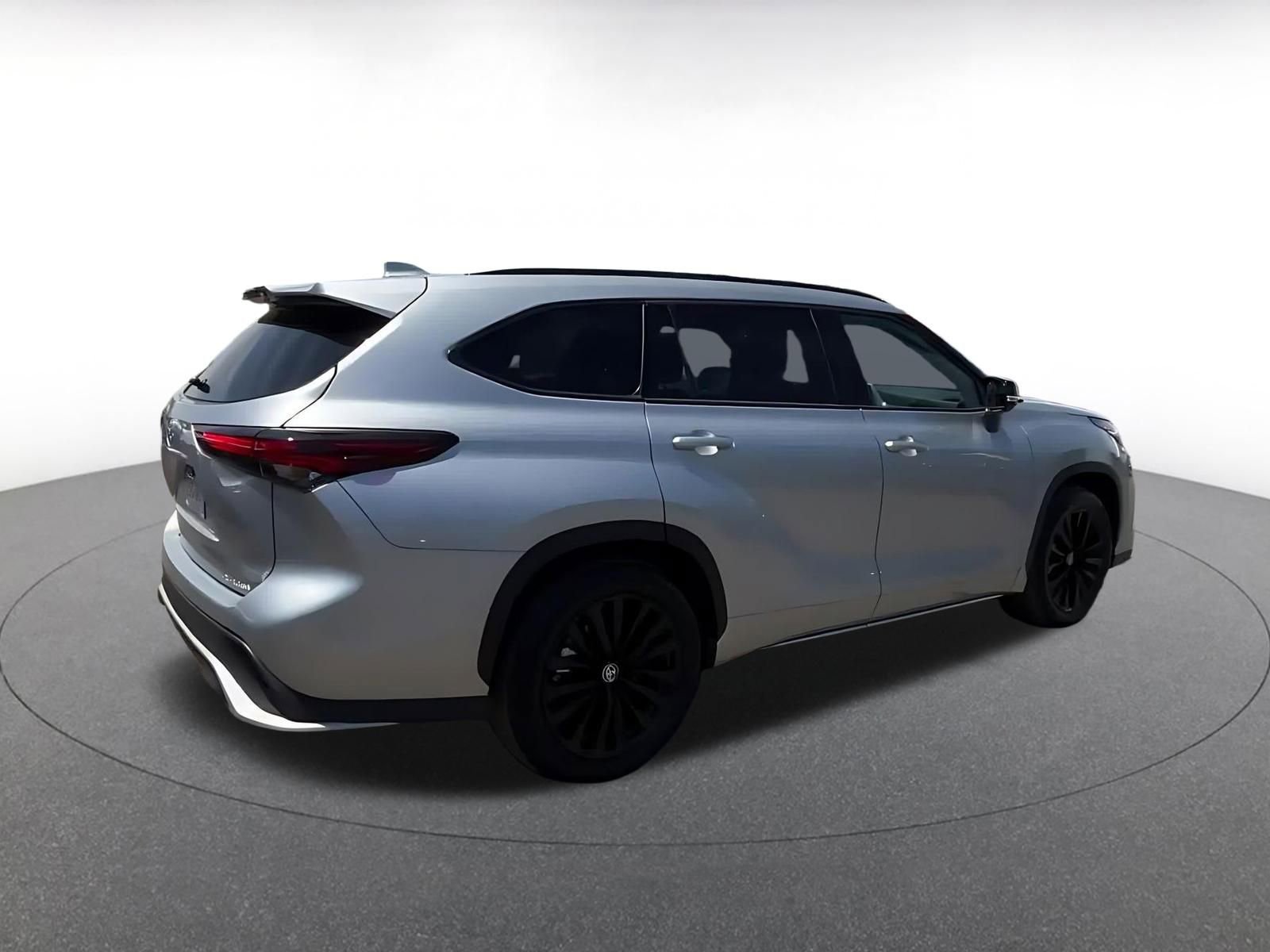 Thumbnail: 2025 Toyota Highlander - 15