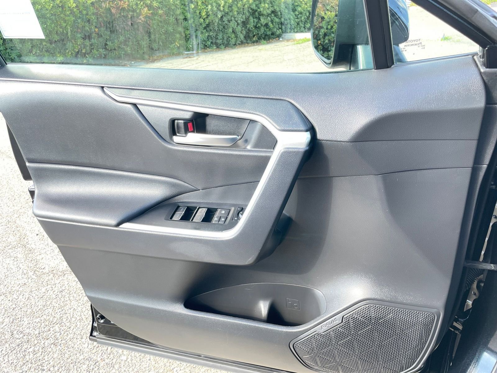 Thumbnail: 2025 Toyota RAV4 - 20