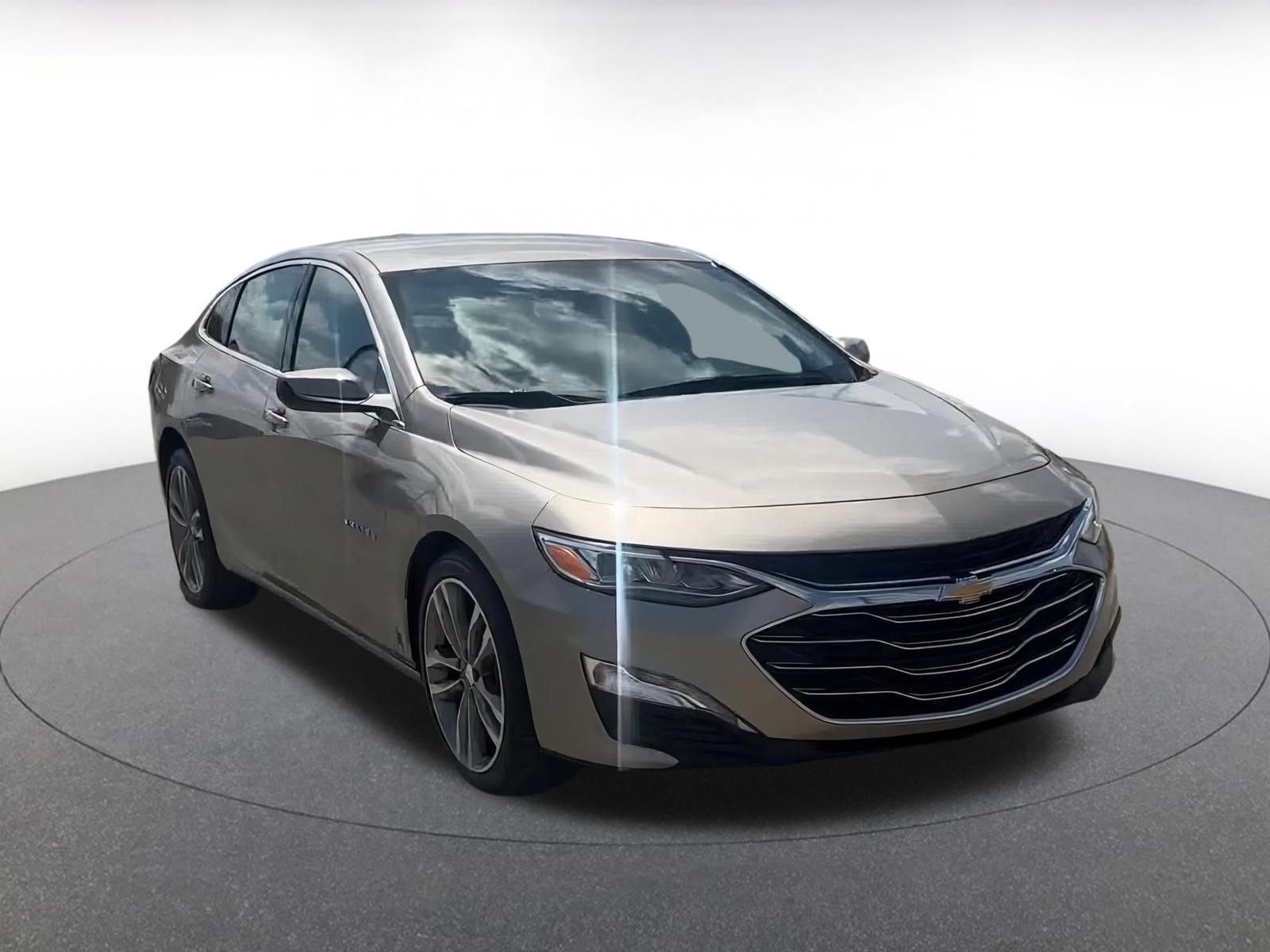 Thumbnail: 2024 Chevrolet Malibu - 3
