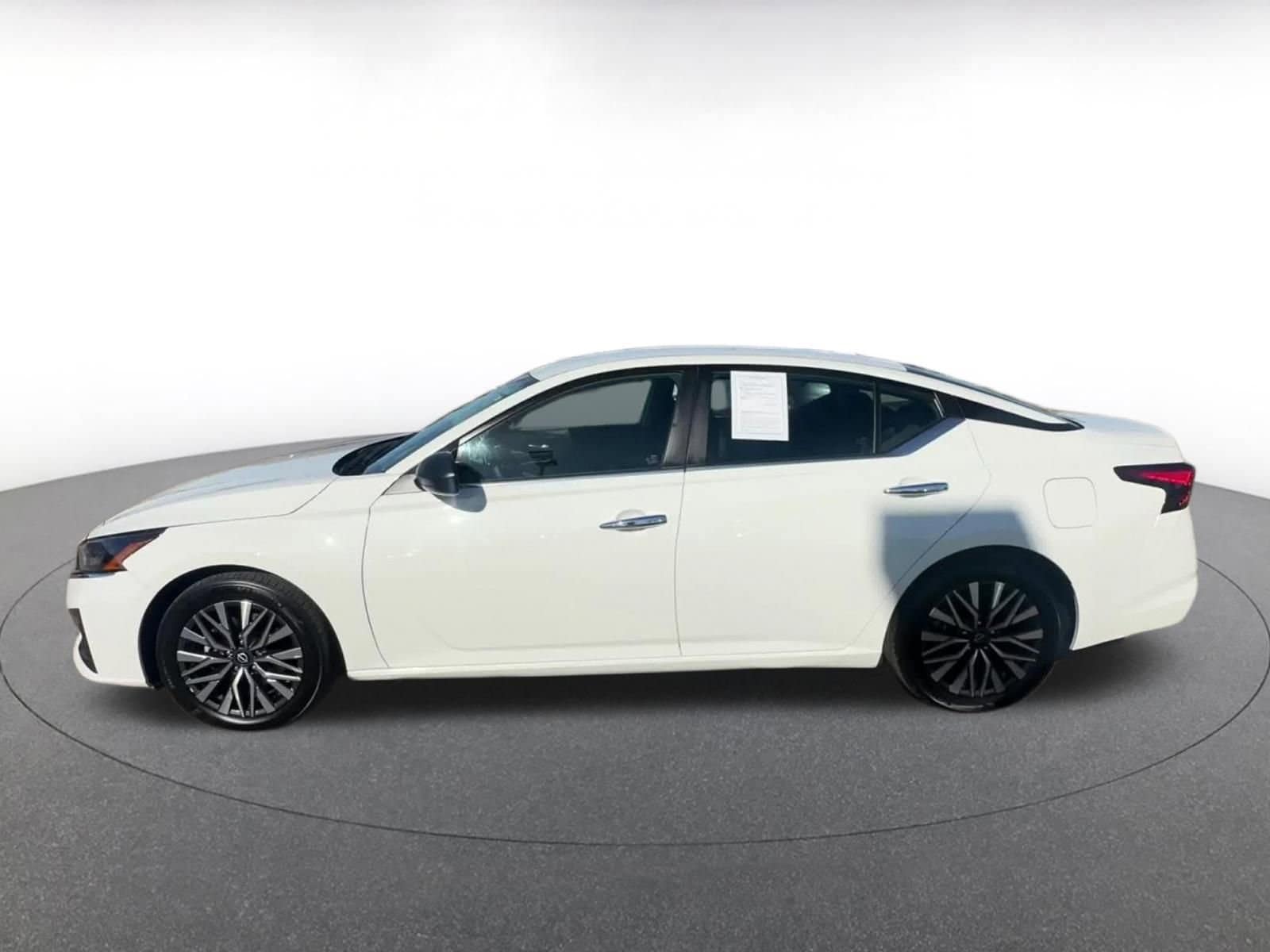 Thumbnail: 2025 Nissan Altima - 9