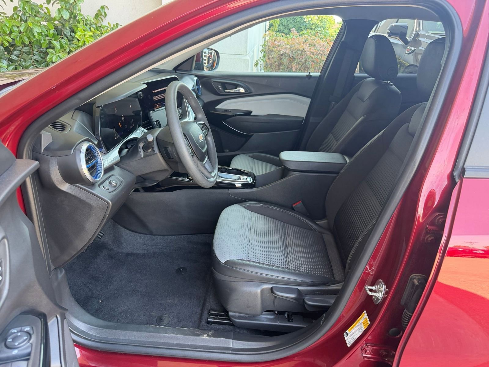 Thumbnail: 2025 Chevrolet Trax - 28