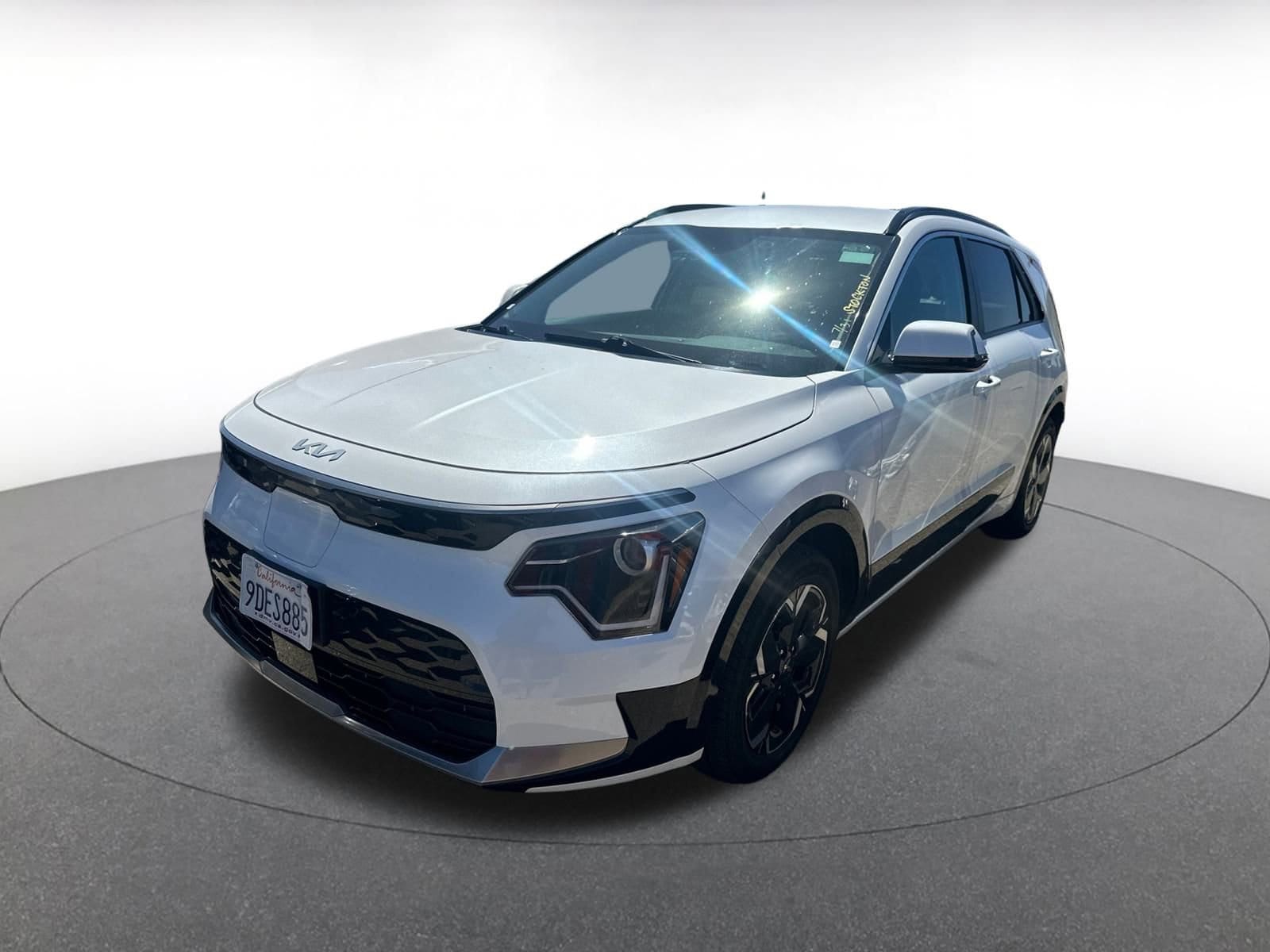 Thumbnail: 2023 Kia Niro - 3