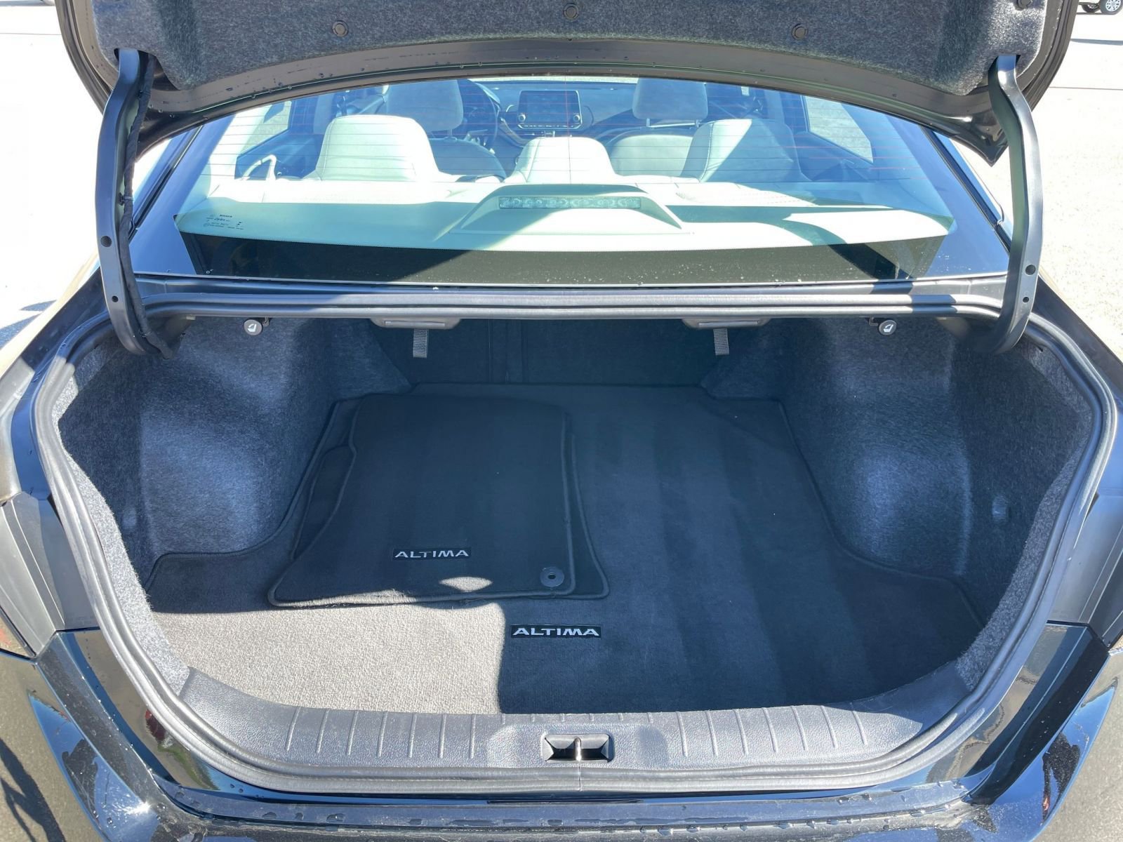 Thumbnail: 2025 Nissan Altima - 31