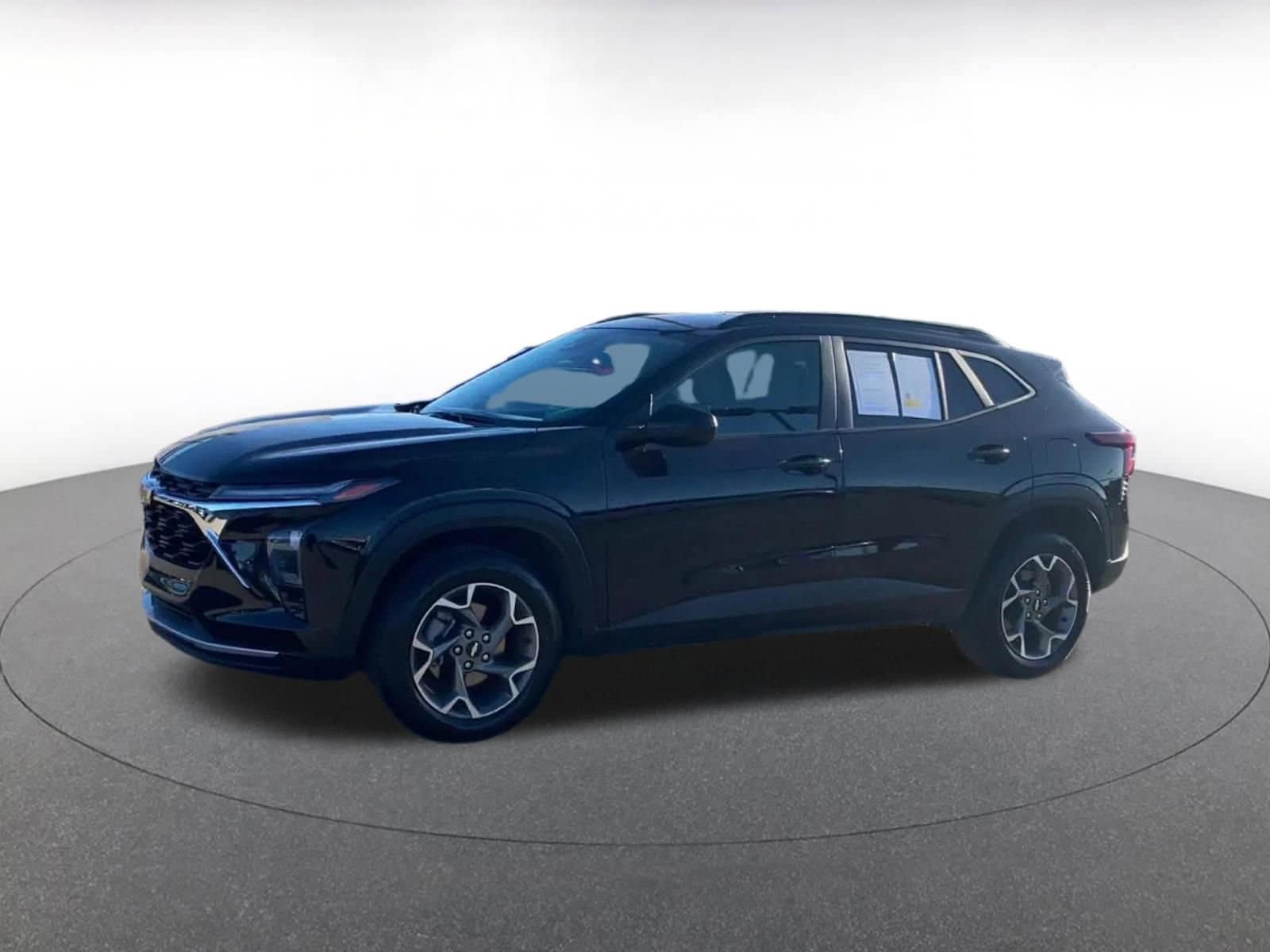 Thumbnail: 2025 Chevrolet Trax - 8