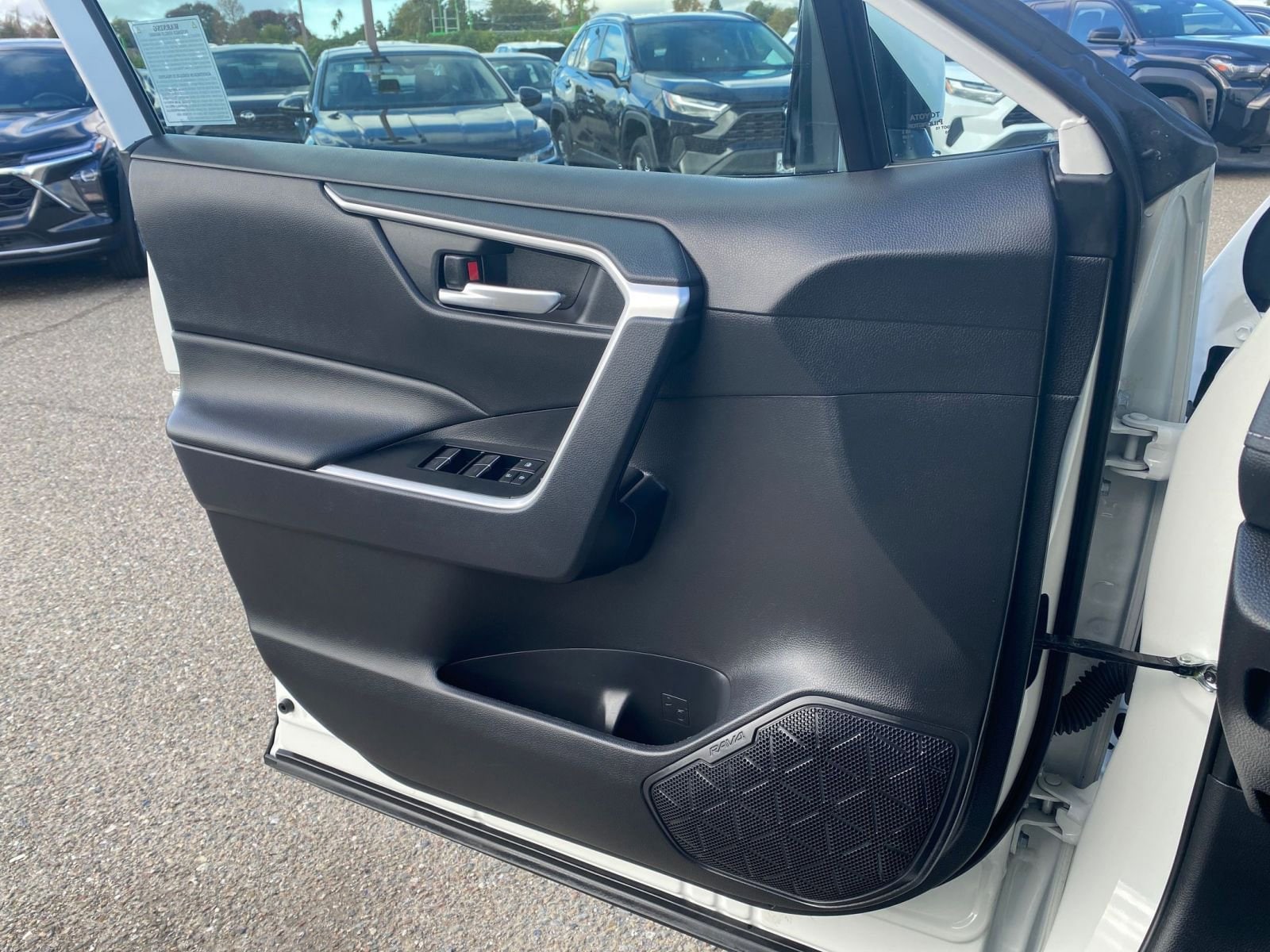 Thumbnail: 2025 Toyota RAV4 - 20