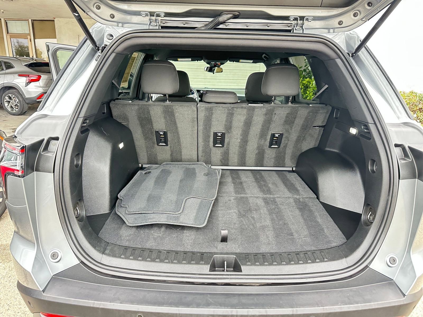 Thumbnail: 2025 Chevrolet Equinox - 32