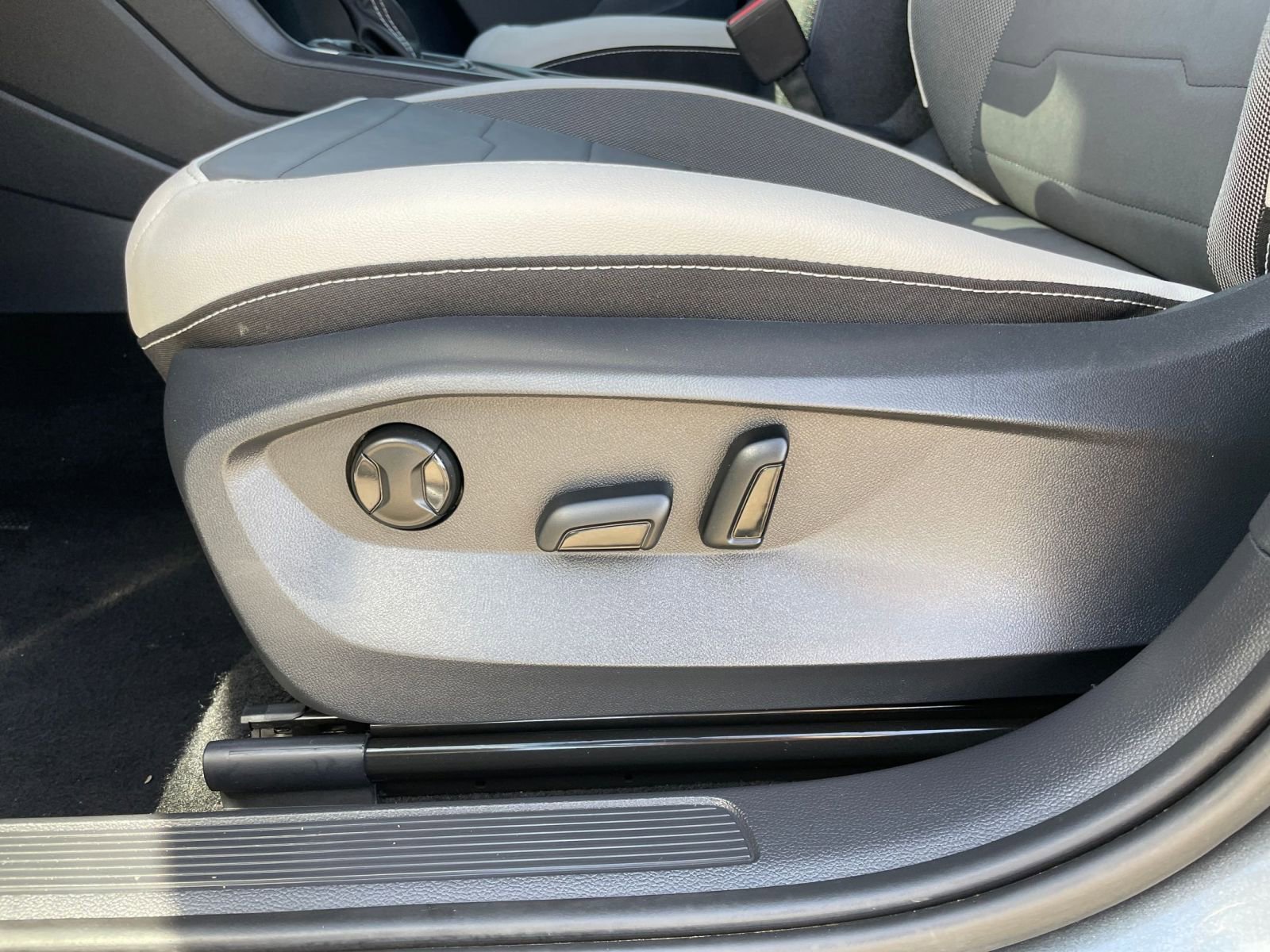 Thumbnail: 2025 Volkswagen Taos - 22