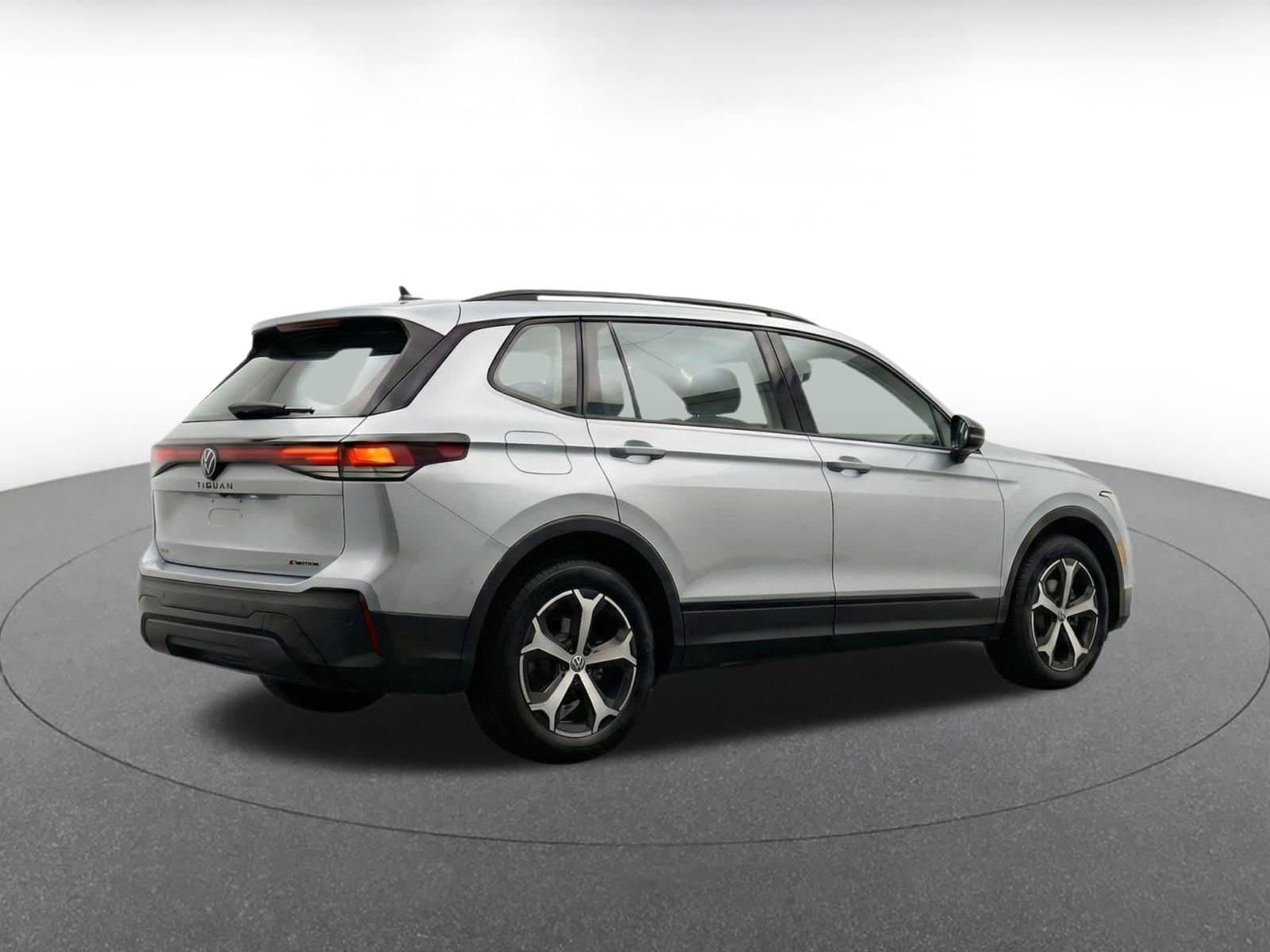 Thumbnail: 2026 Volkswagen Tiguan - 8