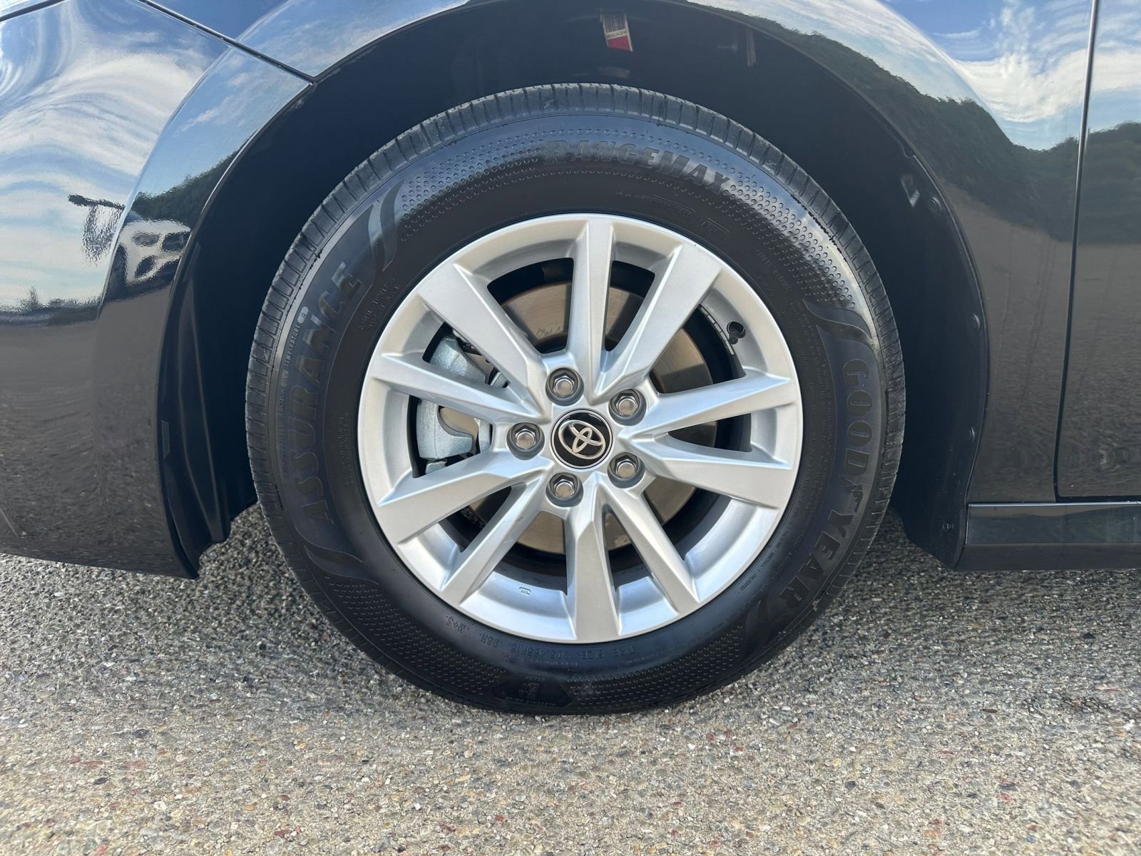 Thumbnail: 2025 Toyota Camry - 30