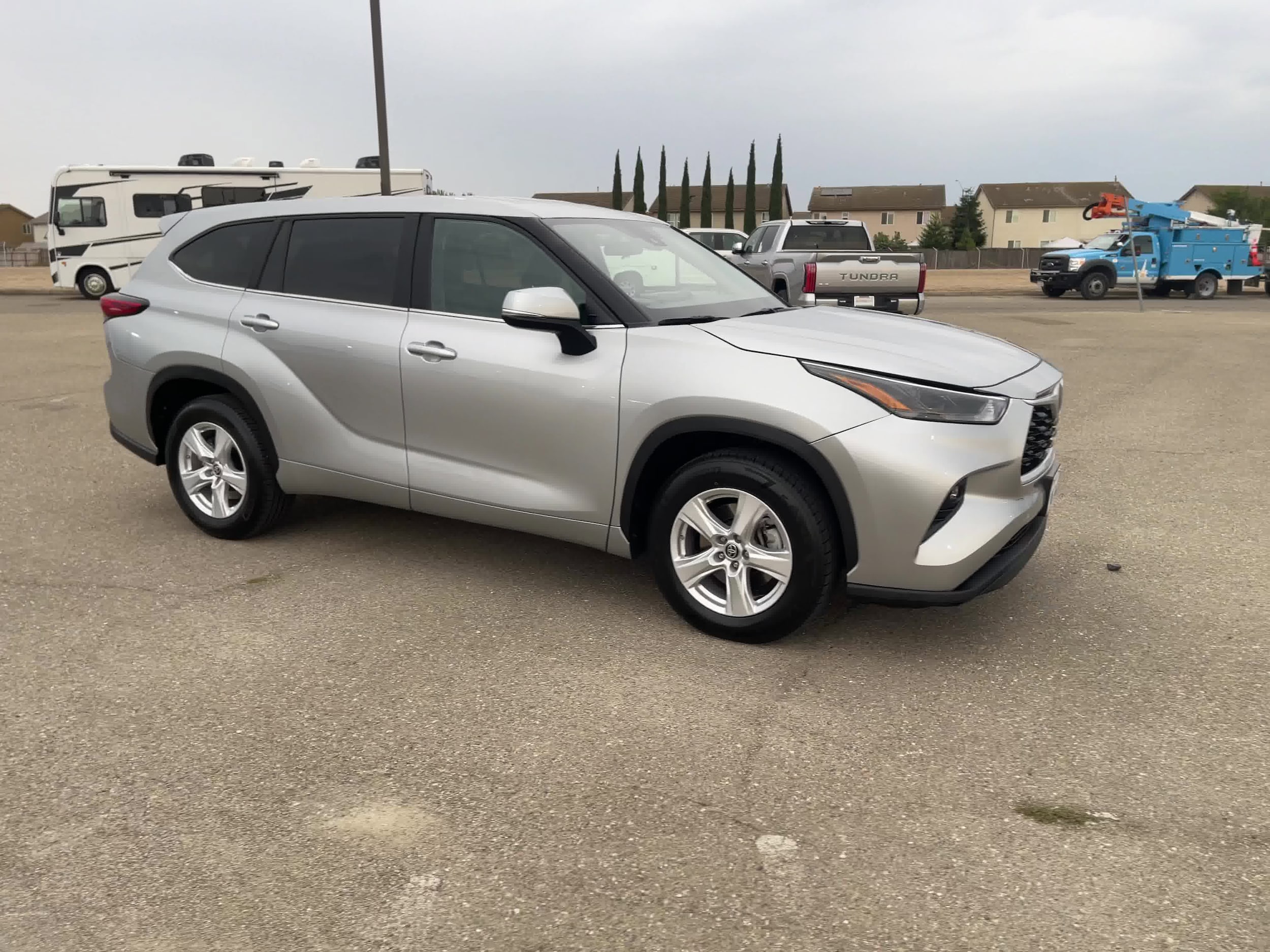 2023 Toyota Highlander LE 2