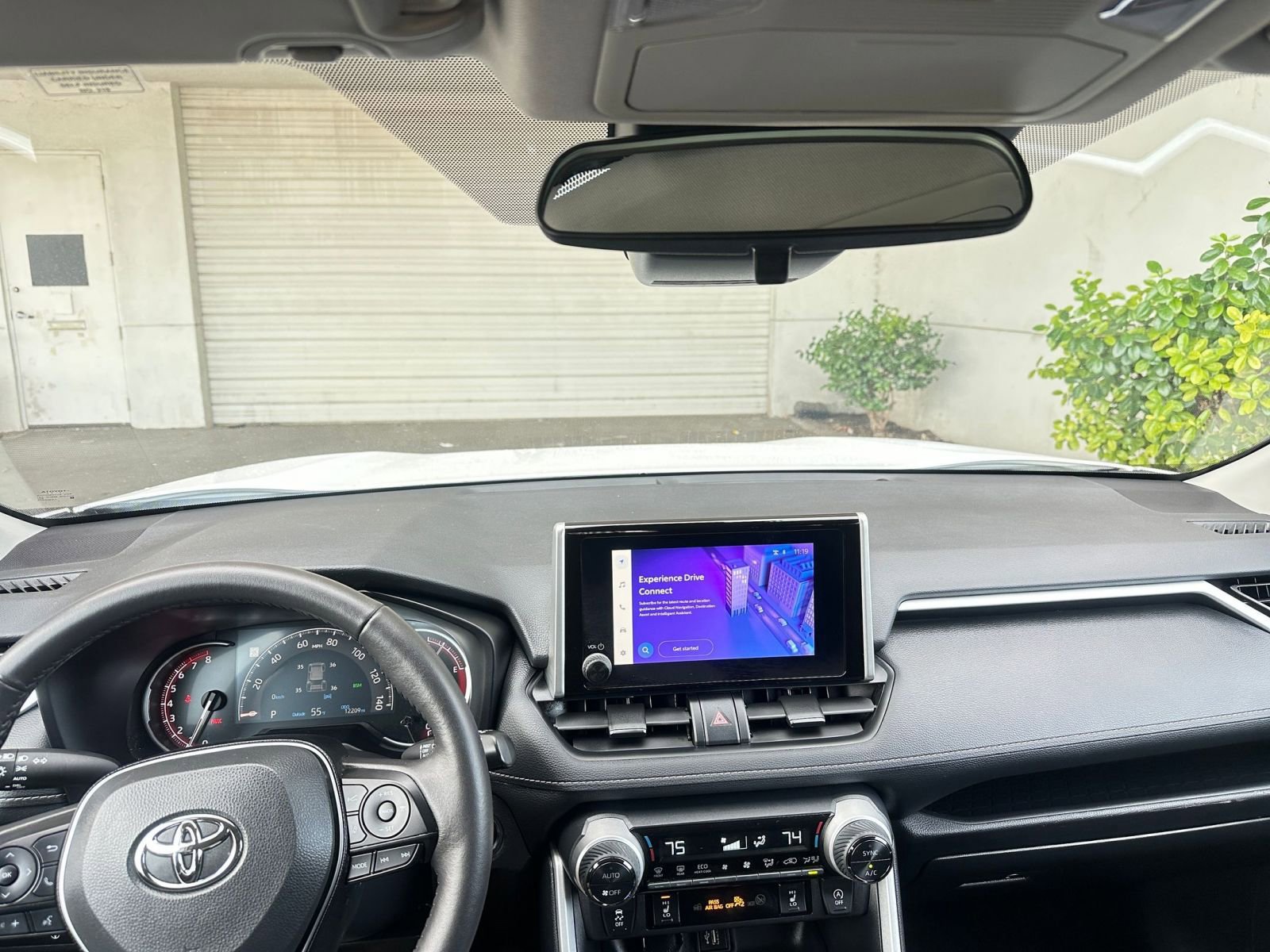 Thumbnail: 2025 Toyota RAV4 - 33