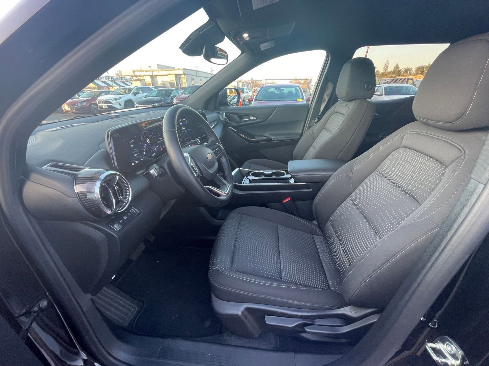 Thumbnail: 2025 Chevrolet Equinox - 25