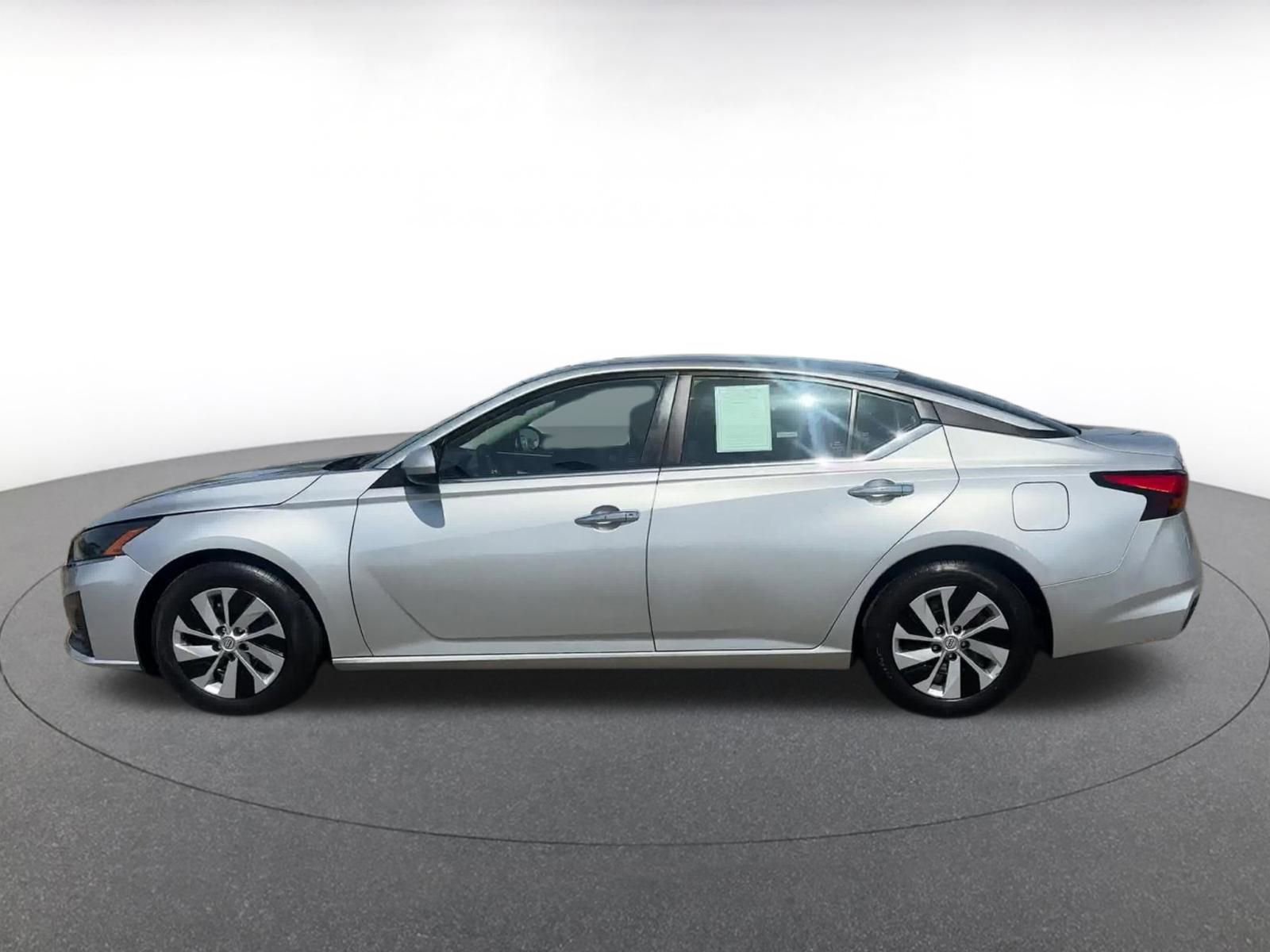 Thumbnail: 2023 Nissan Altima - 8