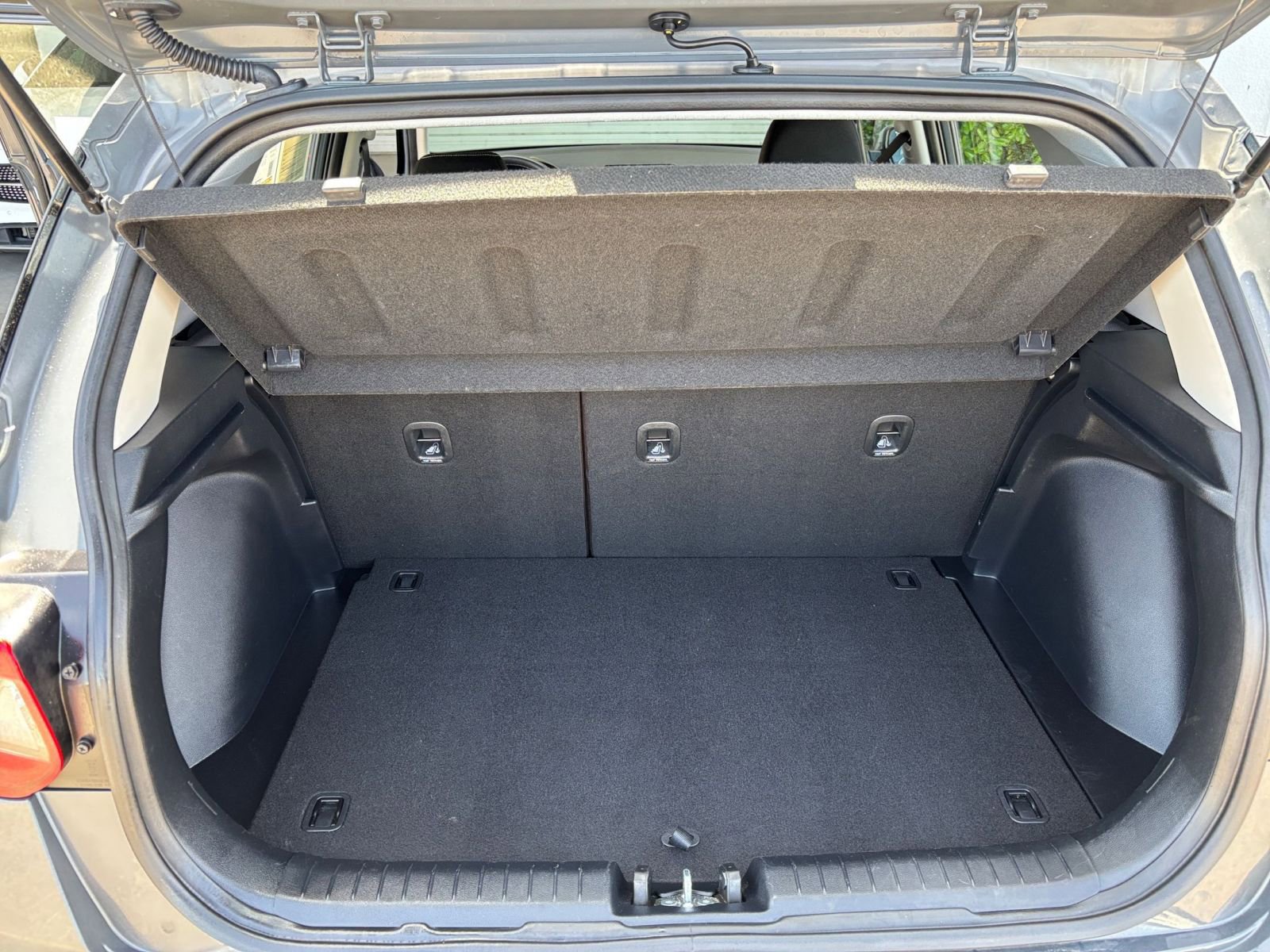 Thumbnail: 2025 Hyundai Venue - 32