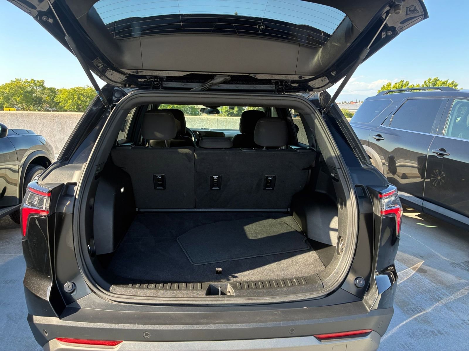 Thumbnail: 2025 Chevrolet Equinox - 30