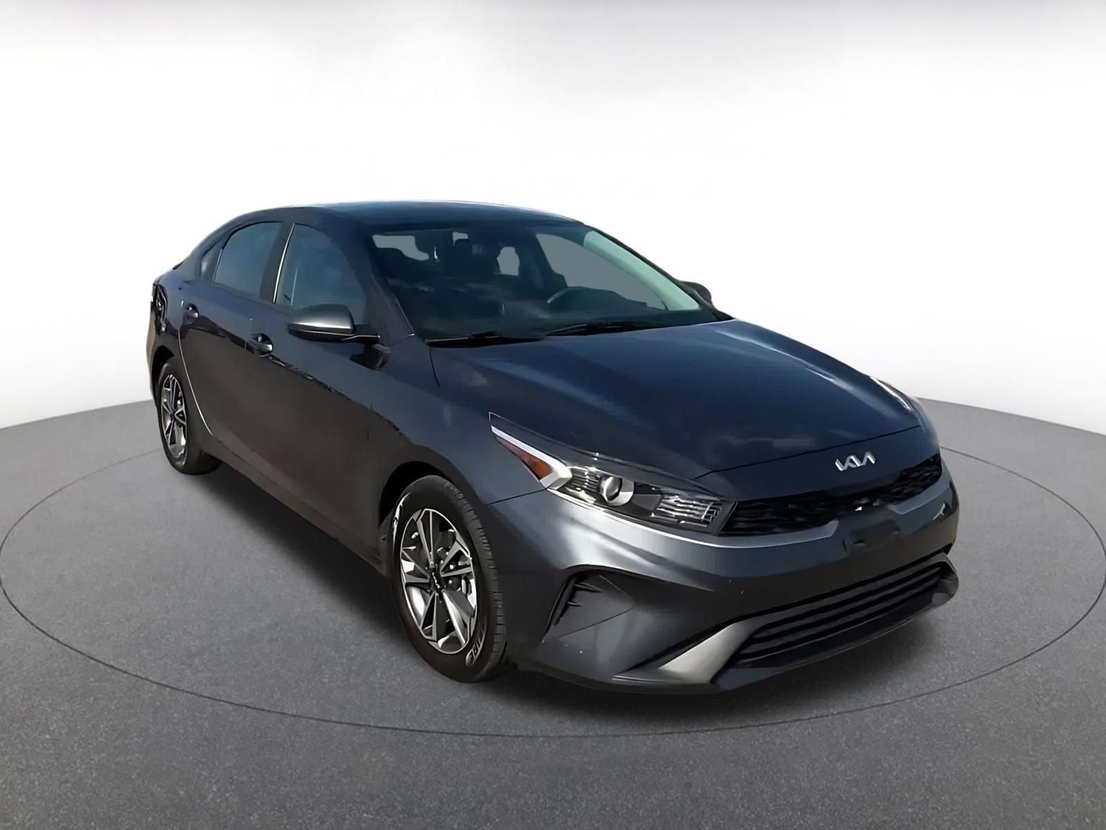Thumbnail: 2023 Kia Forte - 3