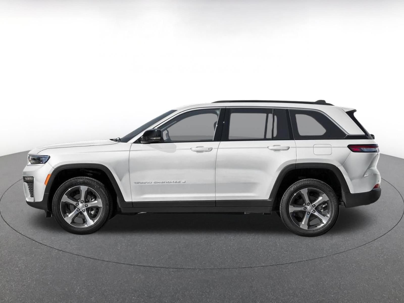 Thumbnail: 2026 Jeep Grand Cherokee - 3