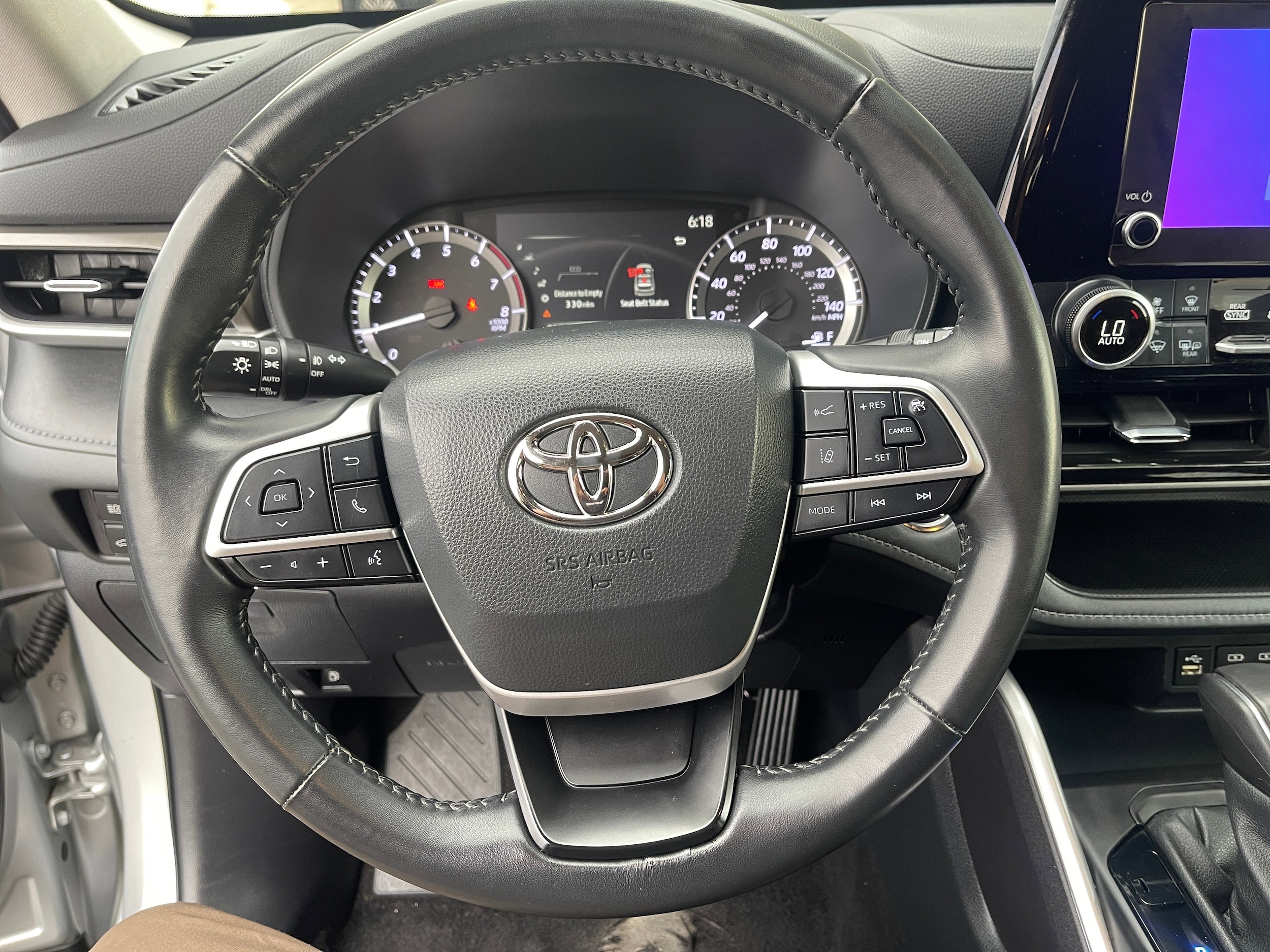 2023 Toyota Highlander LE 28