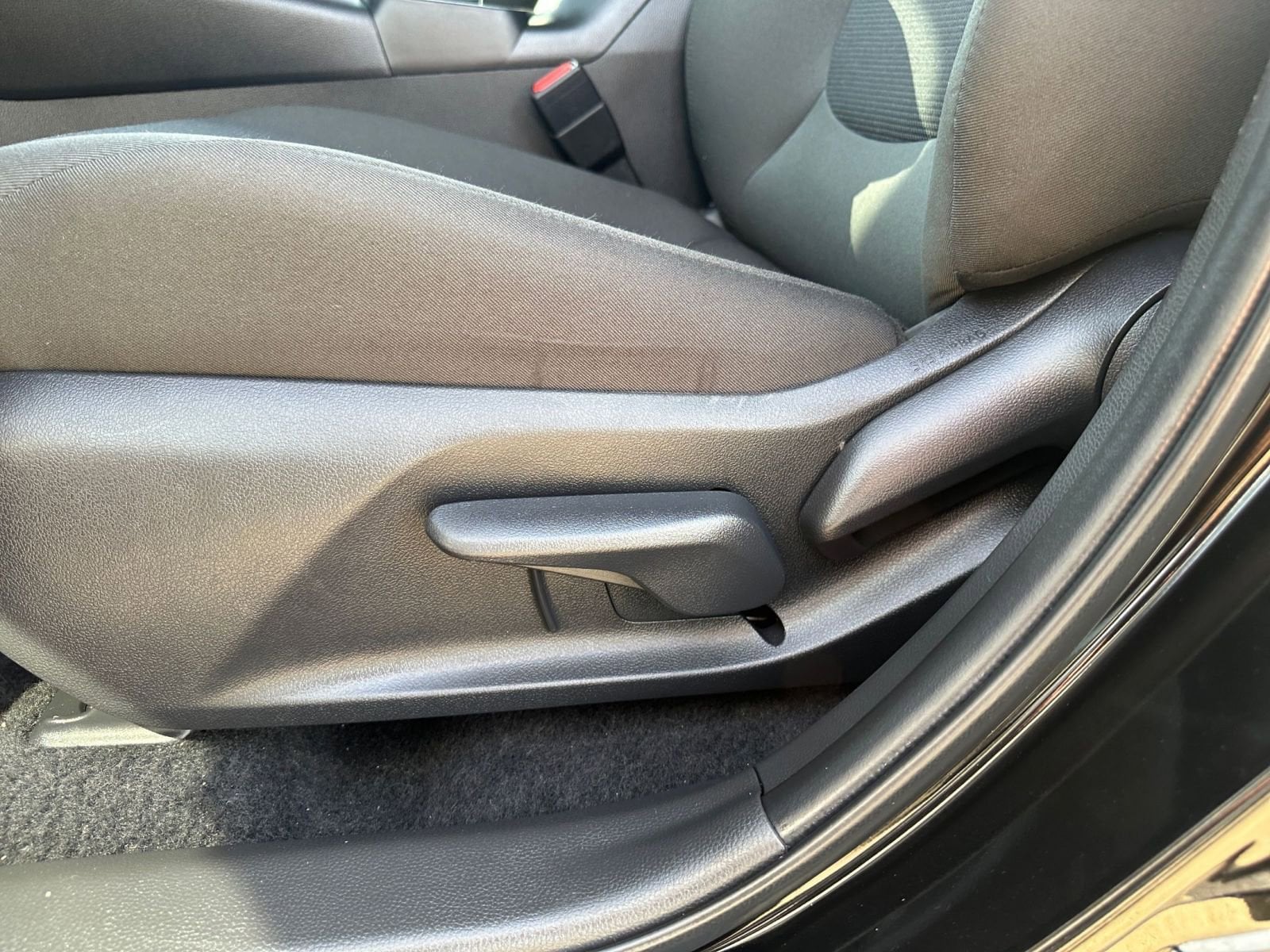 Thumbnail: 2025 Toyota RAV4 - 23