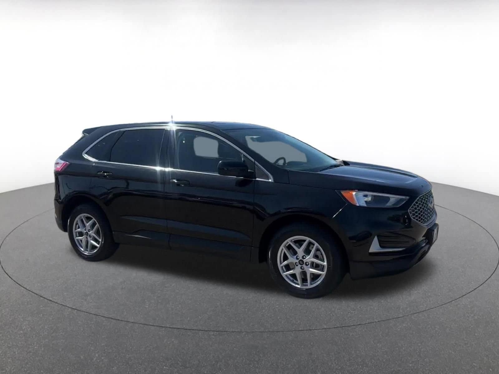 Thumbnail: 2023 Ford Edge - 2