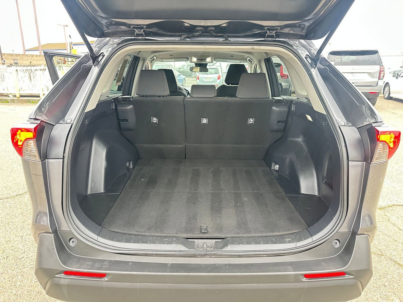 Thumbnail: 2025 Toyota RAV4 - 31