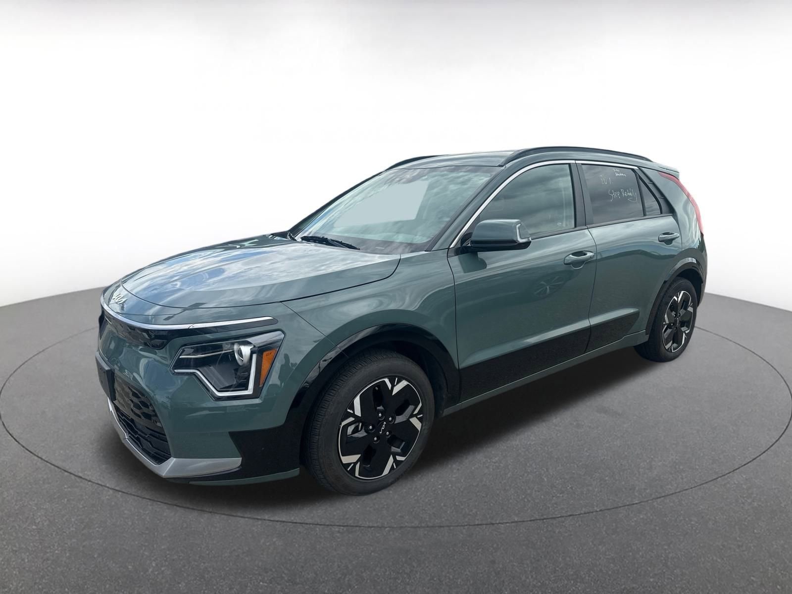 Thumbnail: 2023 Kia Niro - 3
