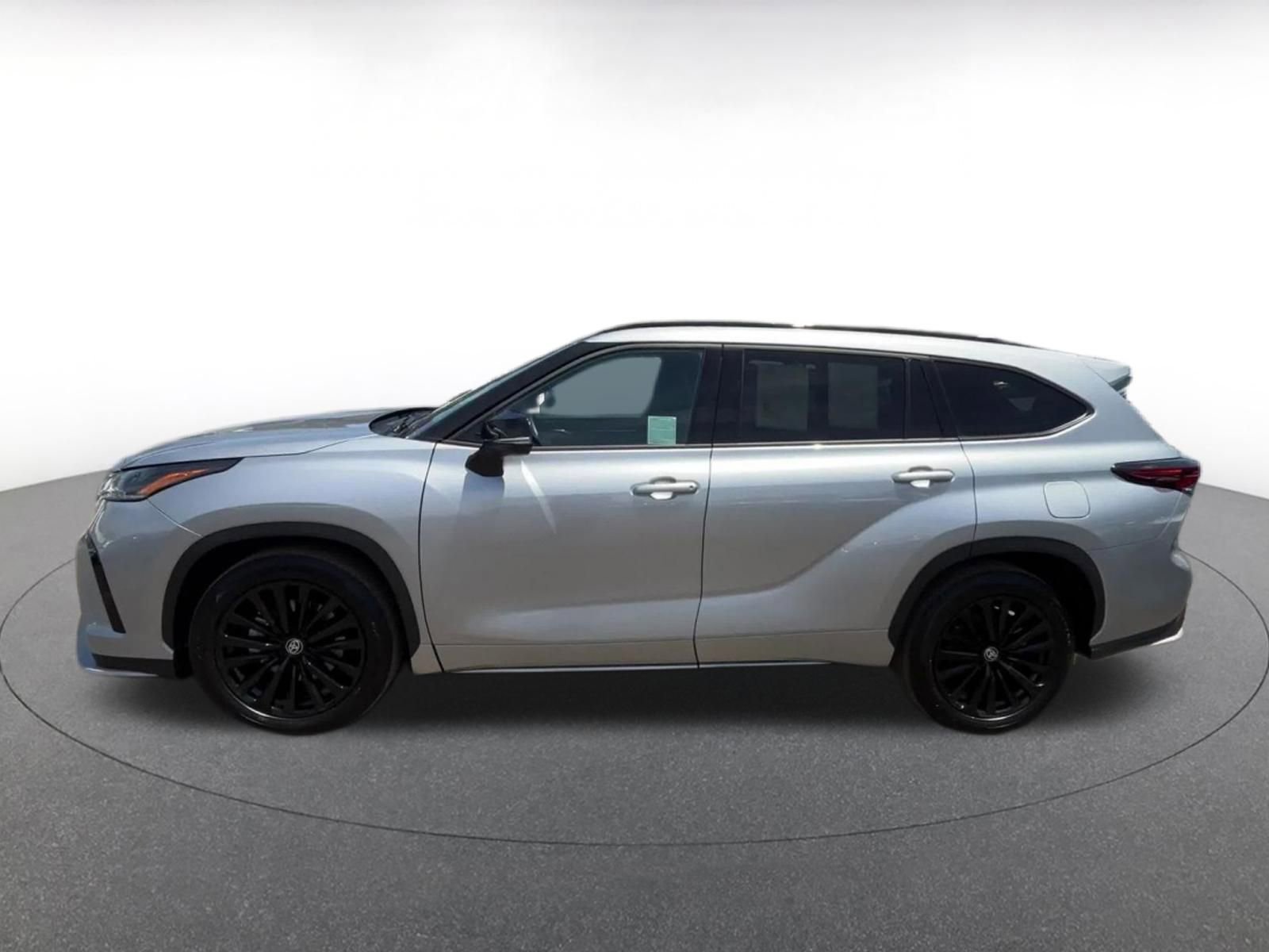 Thumbnail: 2025 Toyota Highlander - 9