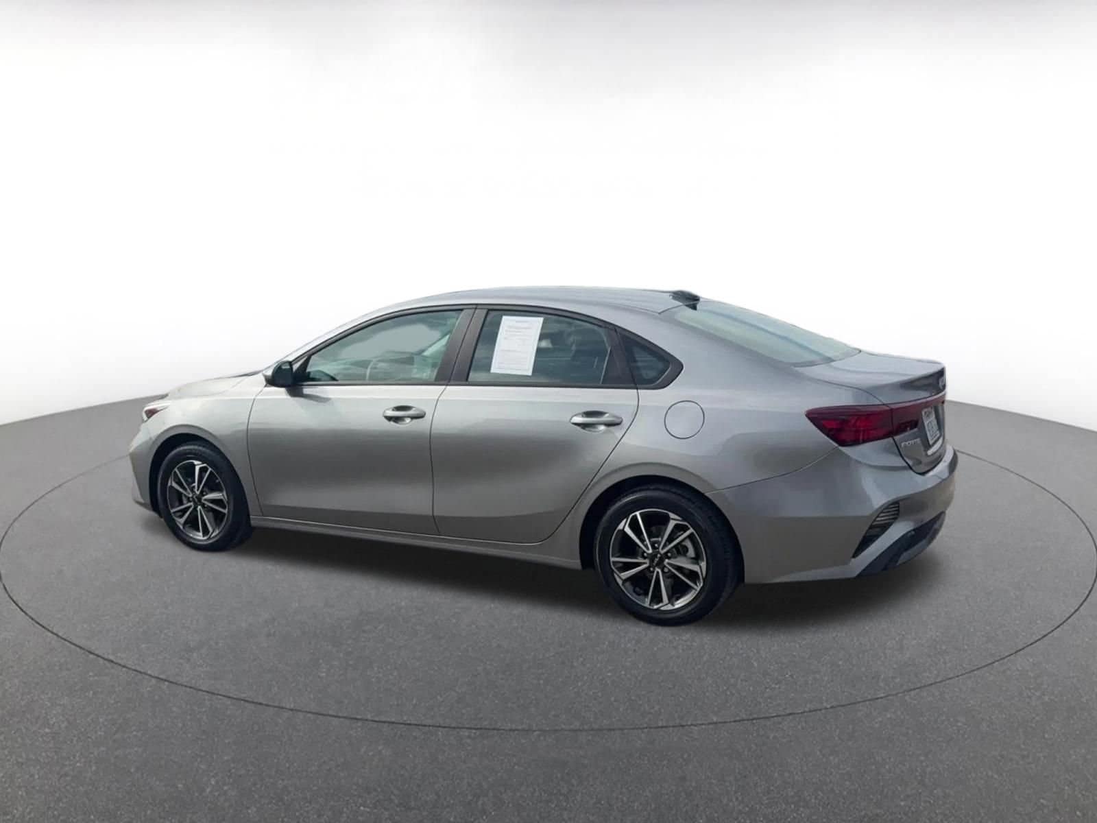 Thumbnail: 2023 Kia Forte - 10