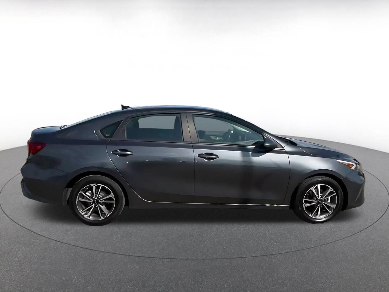 Thumbnail: 2023 Kia Forte - 16