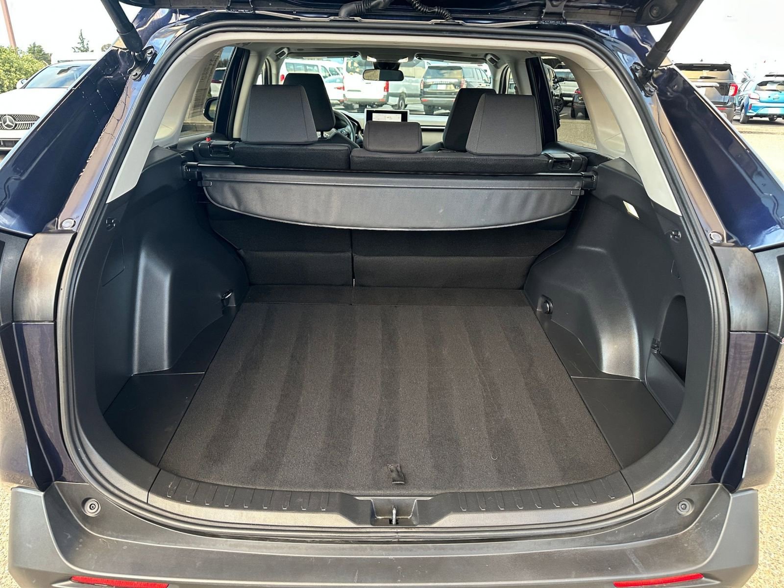 Thumbnail: 2025 Toyota RAV4 - 32