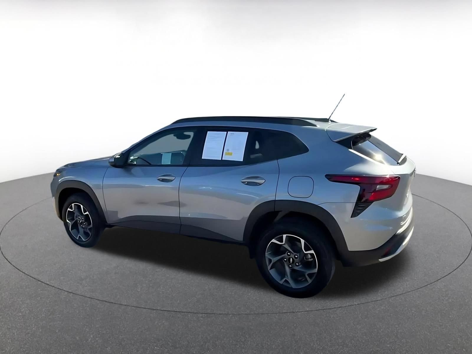 Thumbnail: 2025 Chevrolet Trax - 9