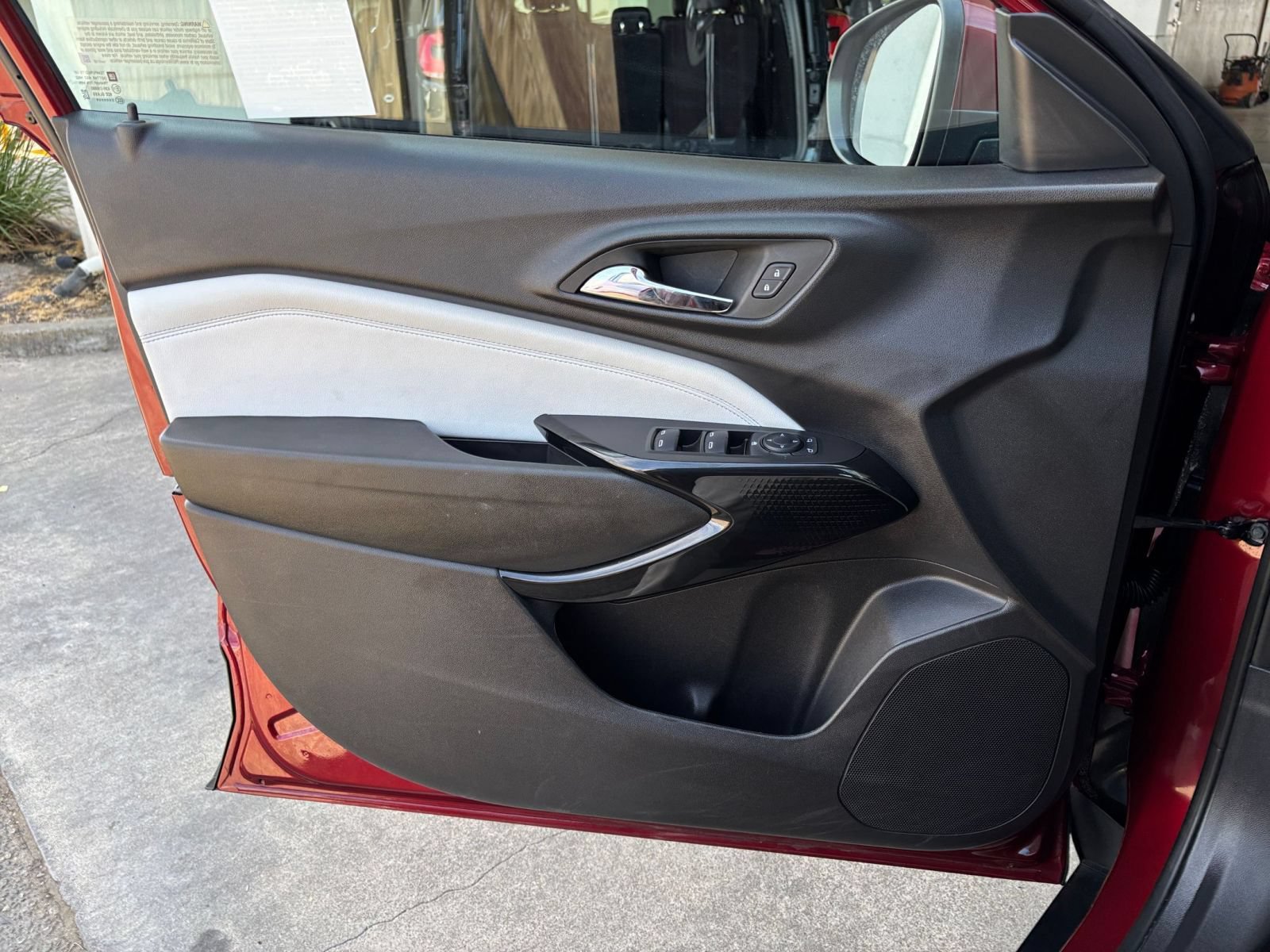 Thumbnail: 2025 Chevrolet Trax - 15