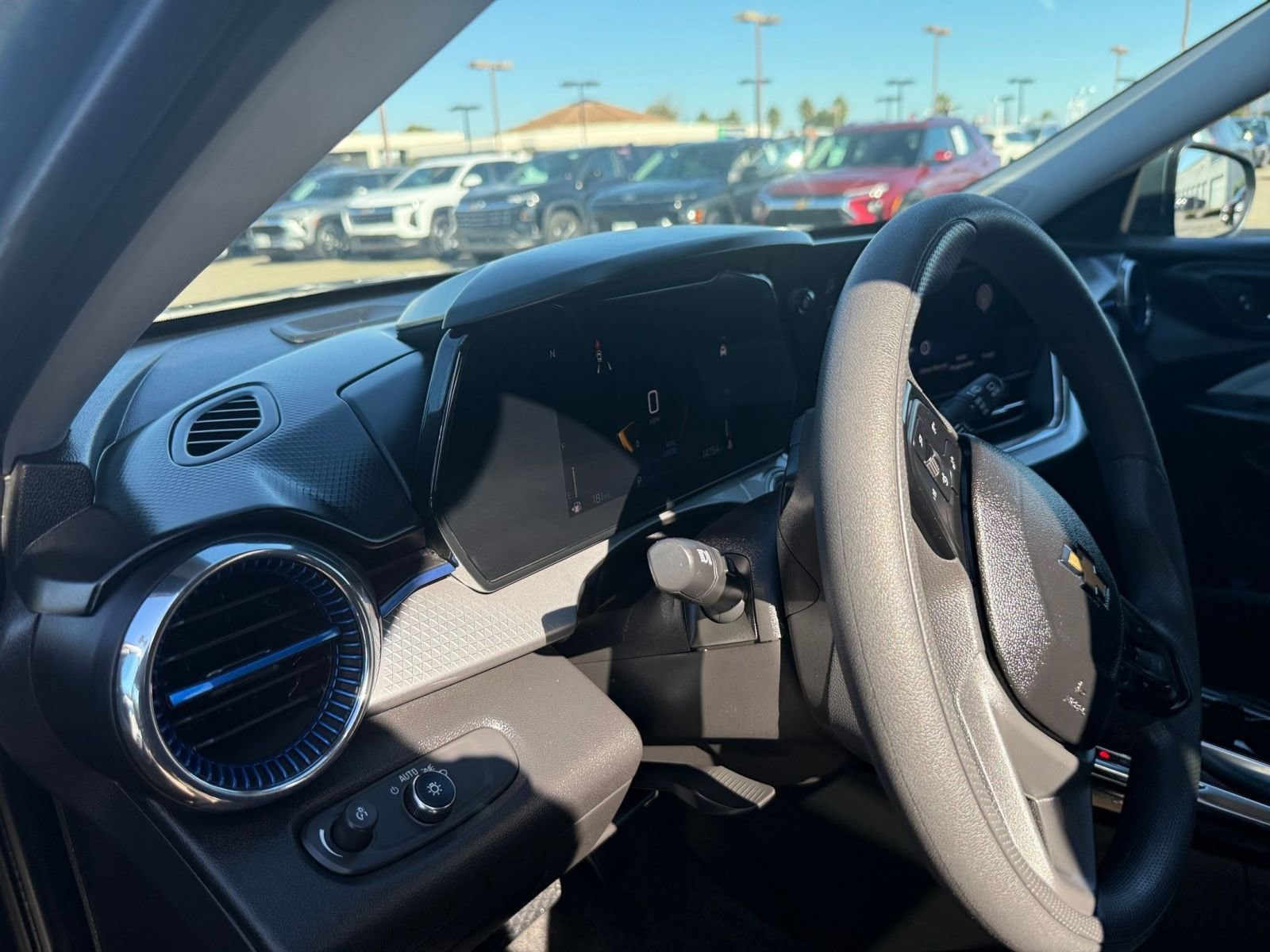 Thumbnail: 2025 Chevrolet Trax - 33