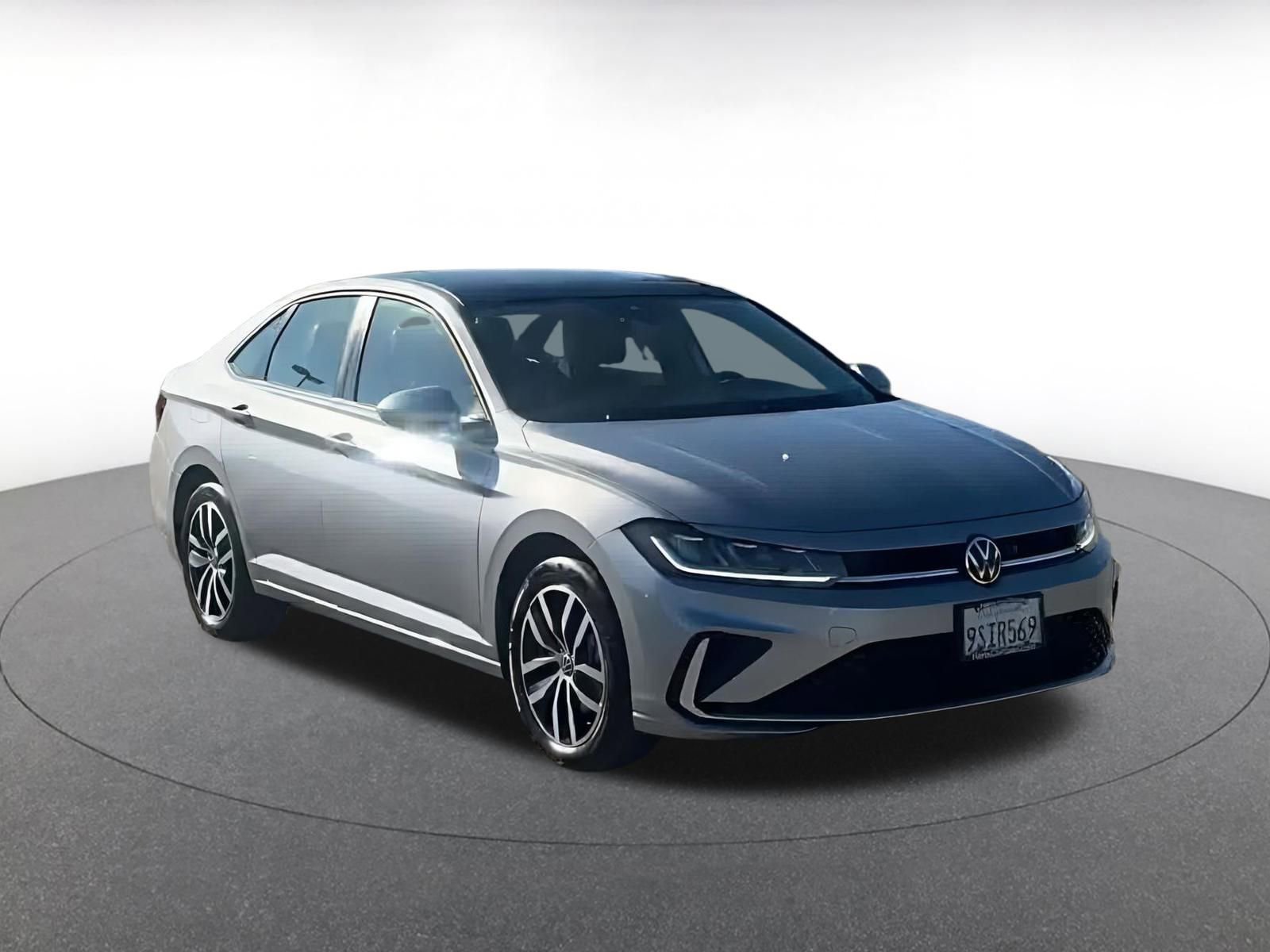 Thumbnail: 2025 Volkswagen Jetta - 3