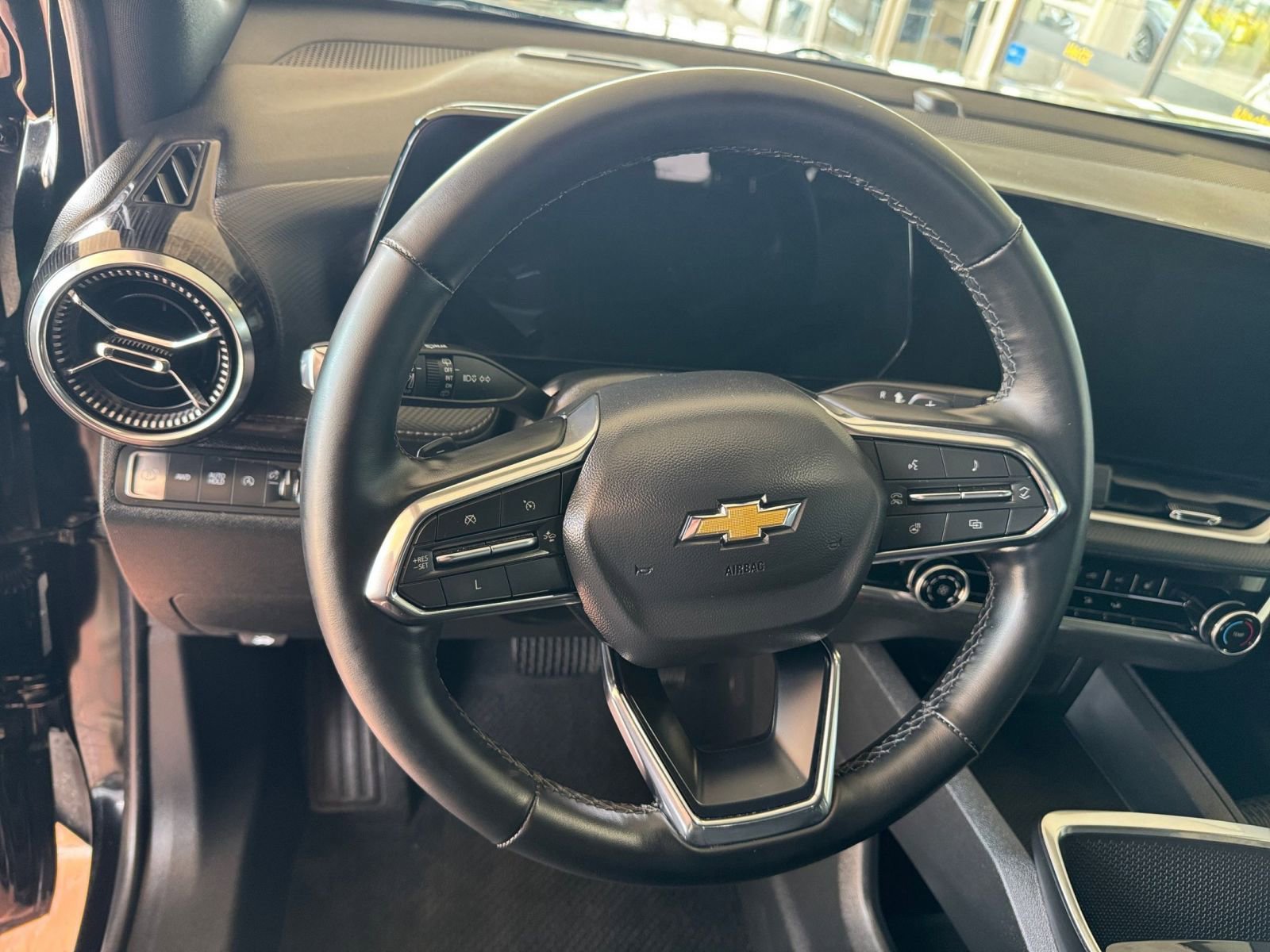 Thumbnail: 2025 Chevrolet Equinox - 28