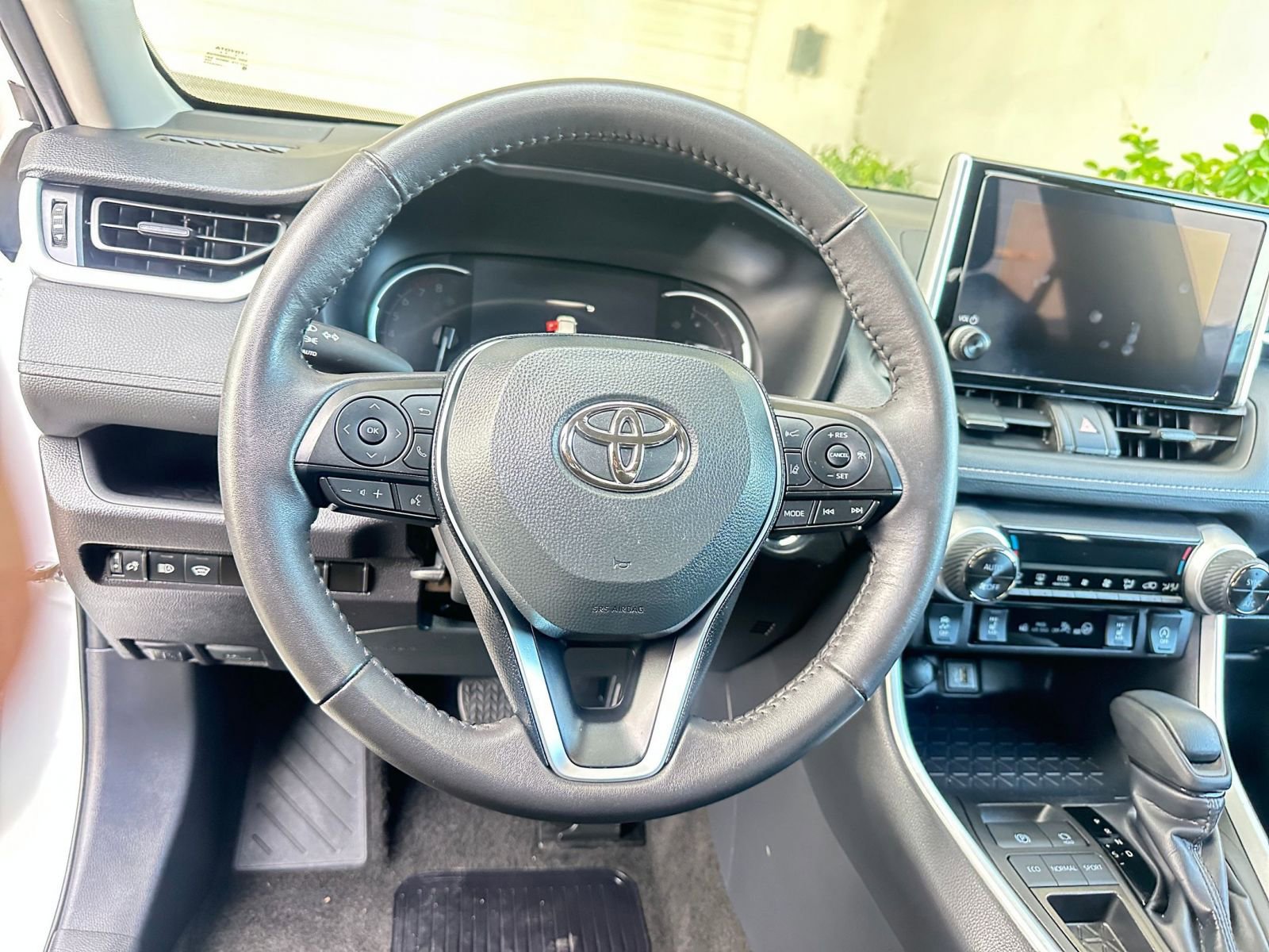 Thumbnail: 2025 Toyota RAV4 - 28