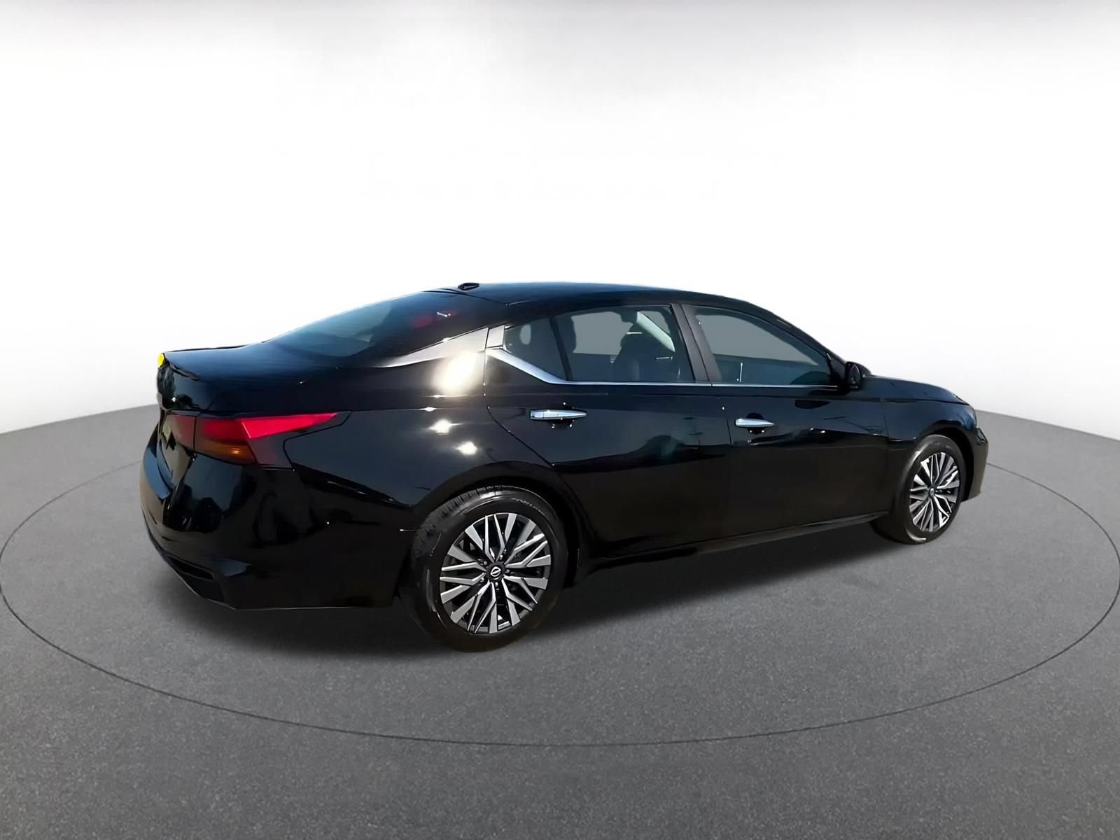 Thumbnail: 2025 Nissan Altima - 14