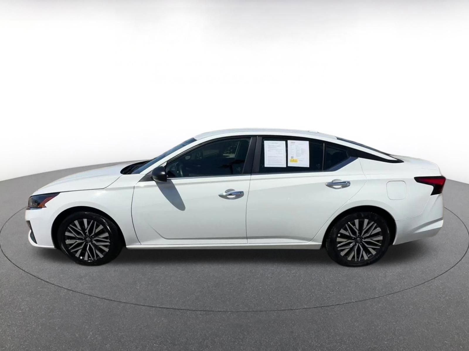 Thumbnail: 2025 Nissan Altima - 9