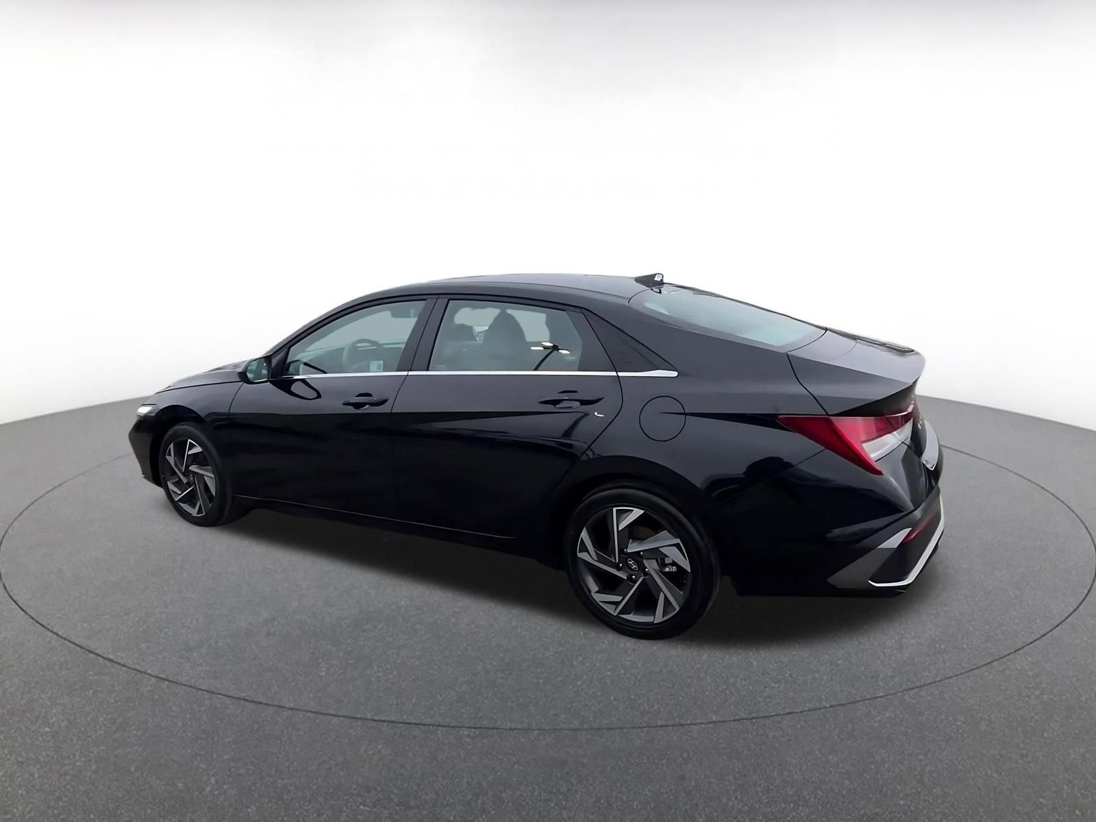 Thumbnail: 2025 Hyundai Elantra - 10