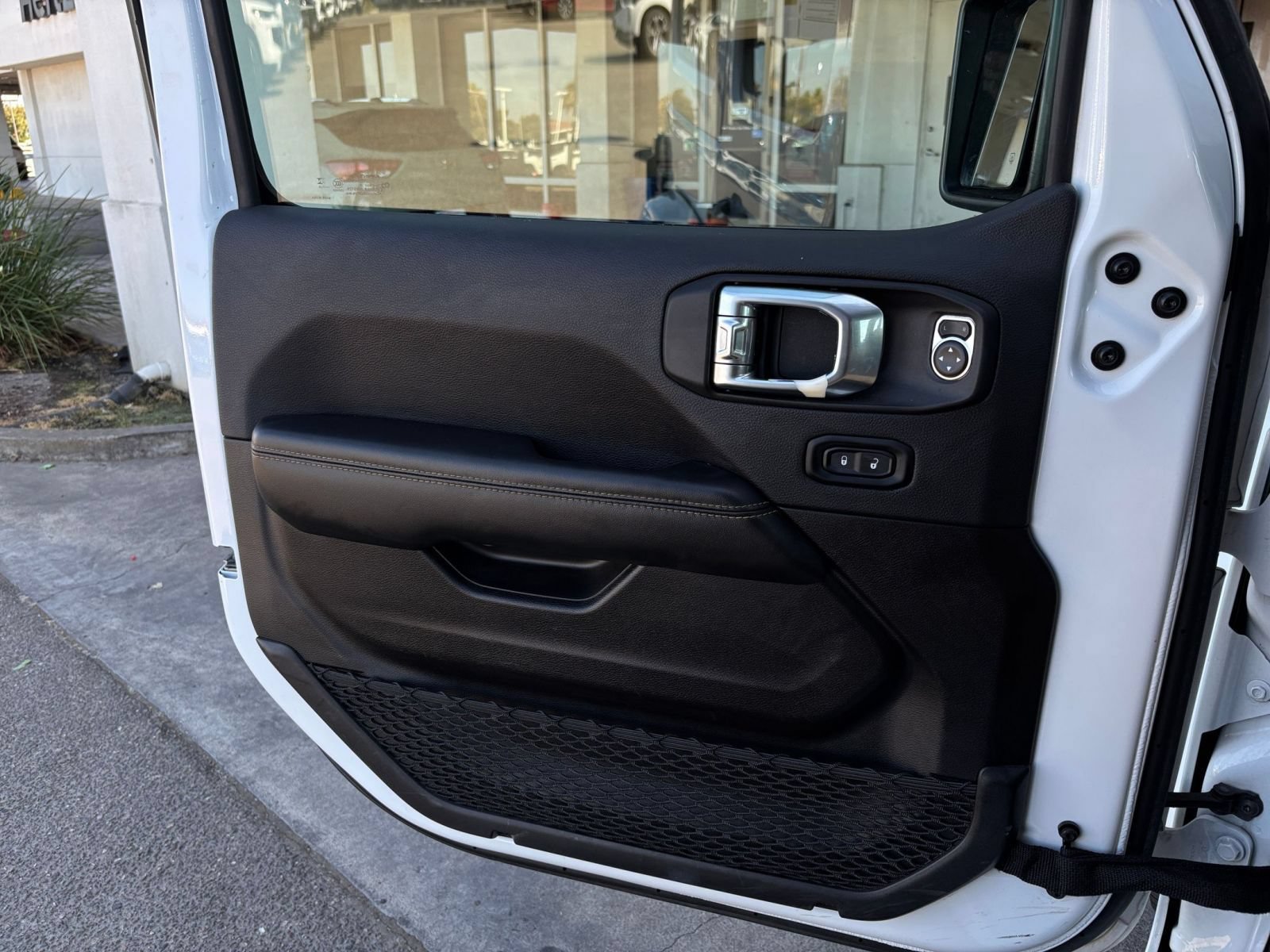 Thumbnail: 2025 Jeep Wrangler - 18