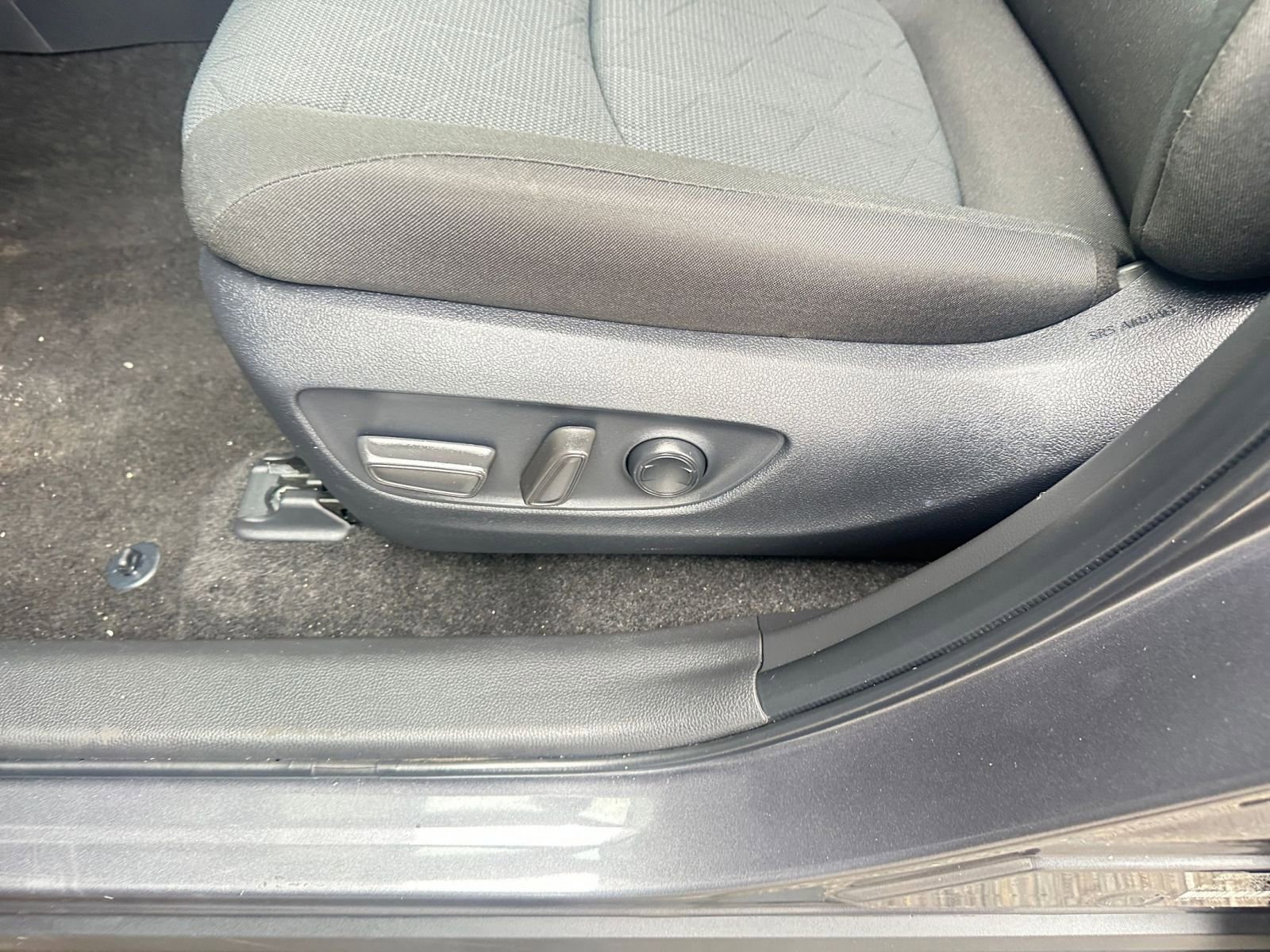 Thumbnail: 2025 Toyota RAV4 - 23