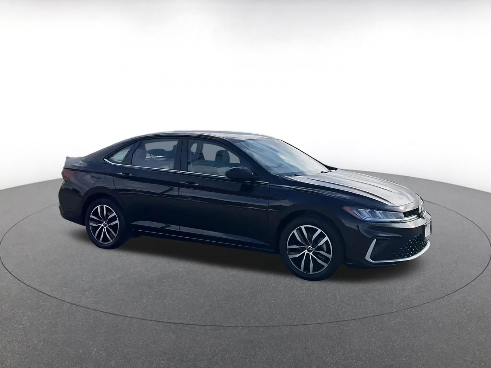 Thumbnail: 2025 Volkswagen Jetta - 2