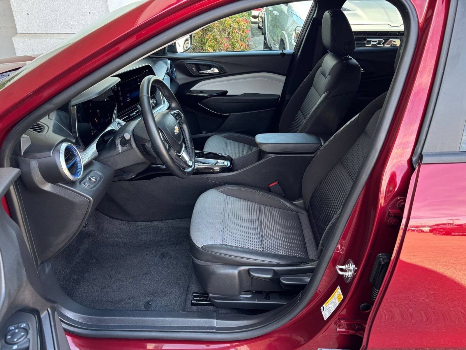 Thumbnail: 2025 Chevrolet Trax - 22