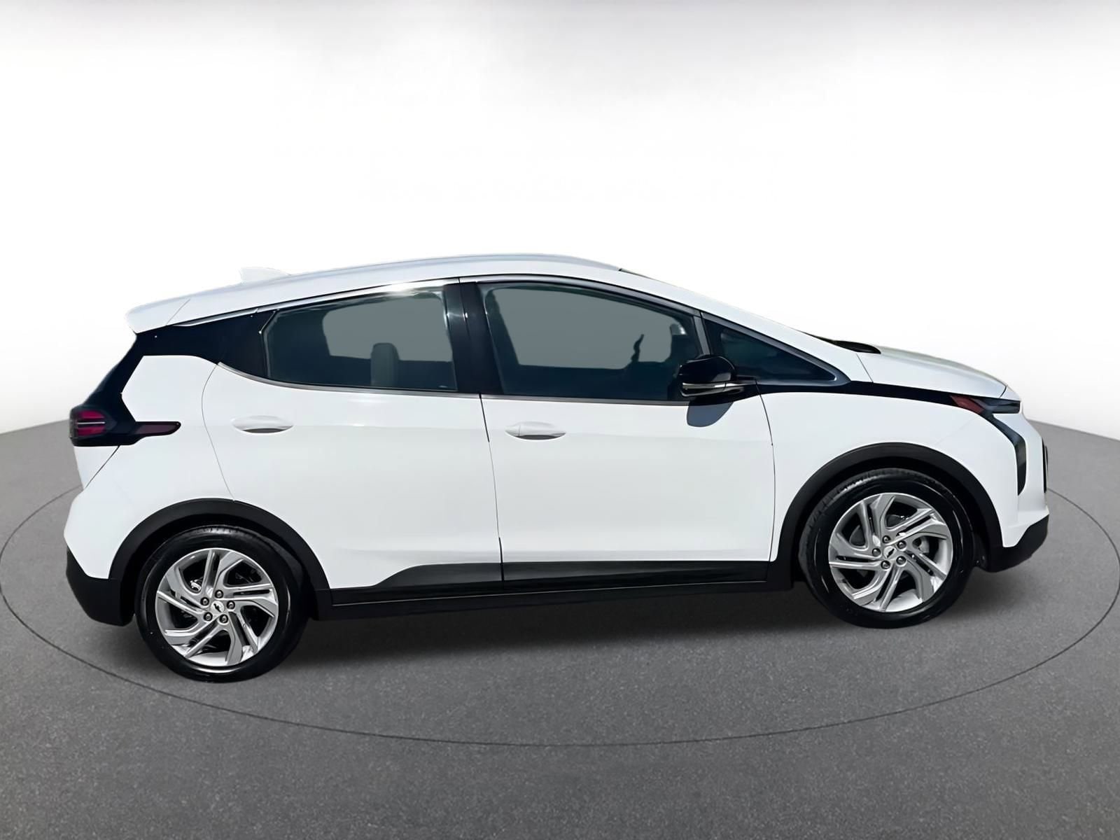 Thumbnail: 2023 Chevrolet Bolt EV - 16